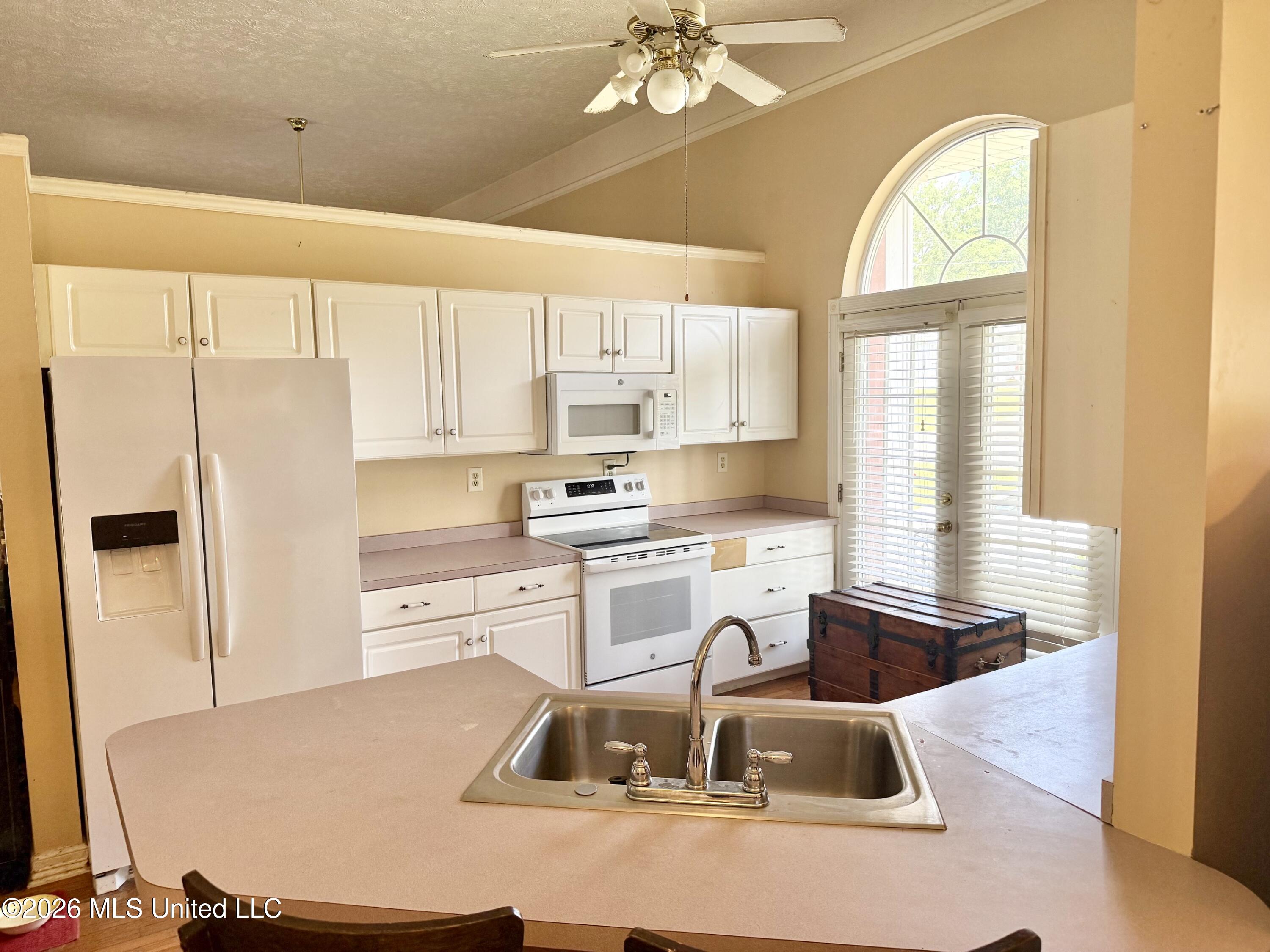 6649 Ahekolo Circle Property Photo 4