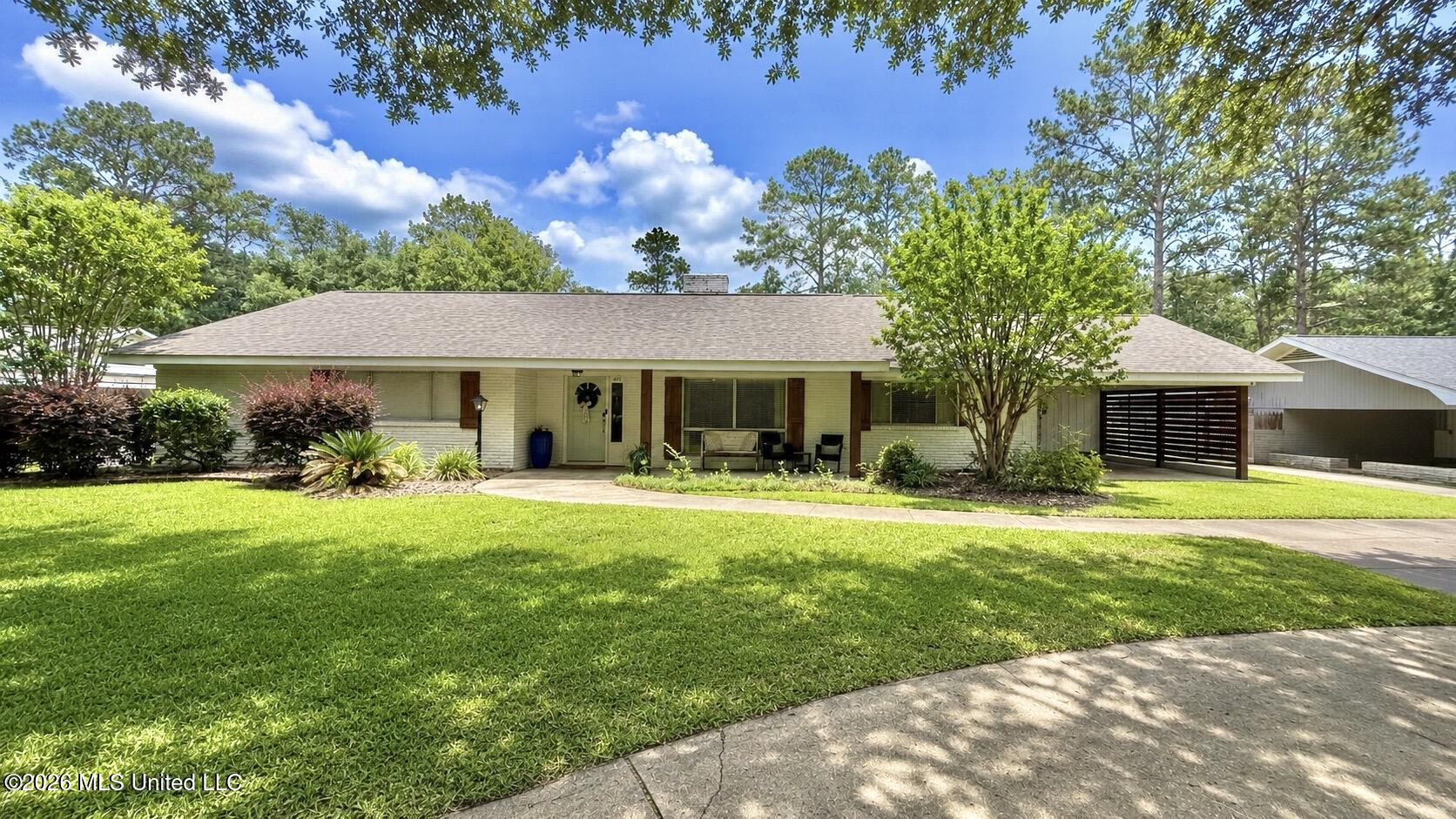 403 Pine Drive Property Photo 2