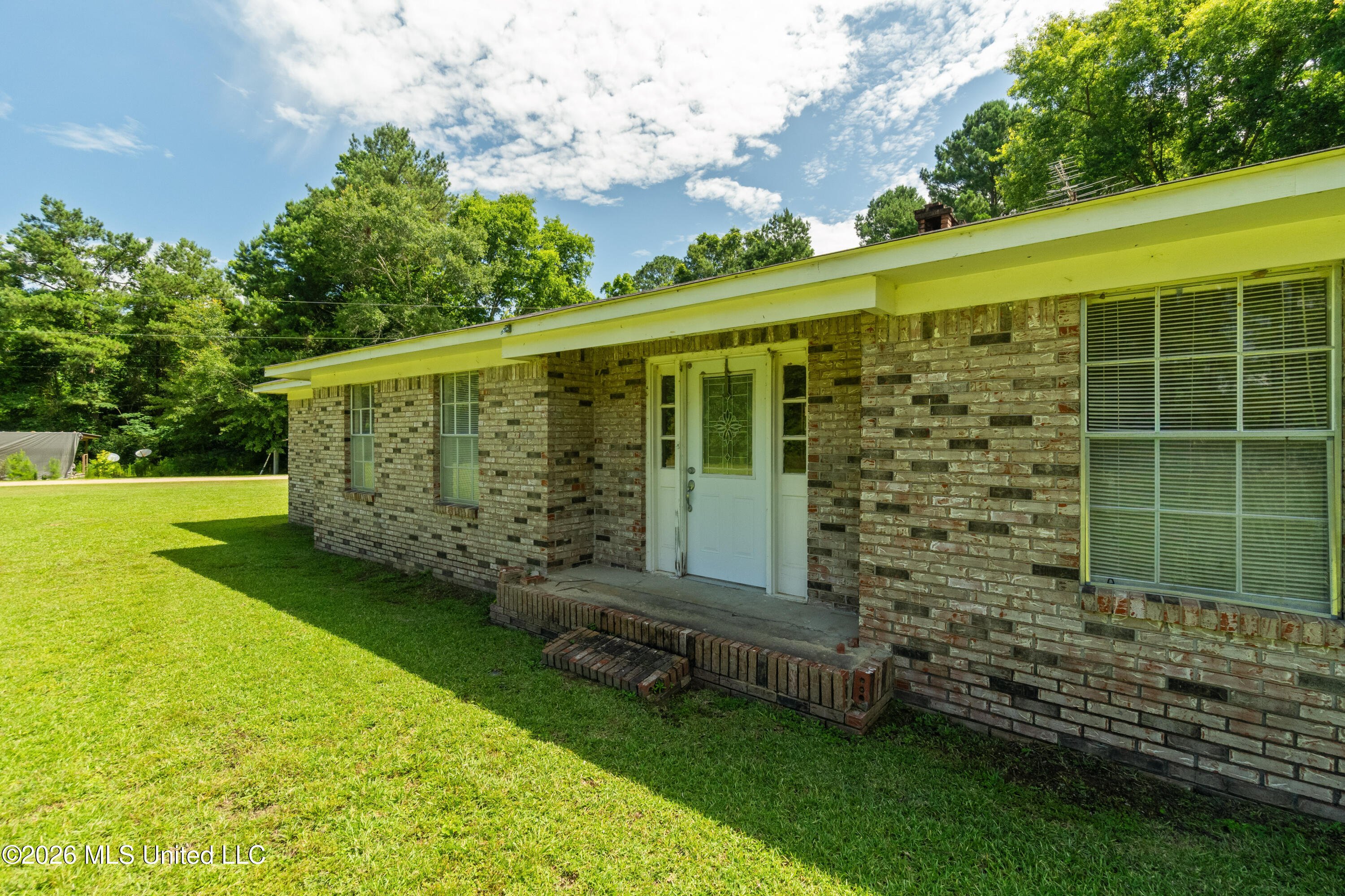 955 Clara Road Property Photo 5
