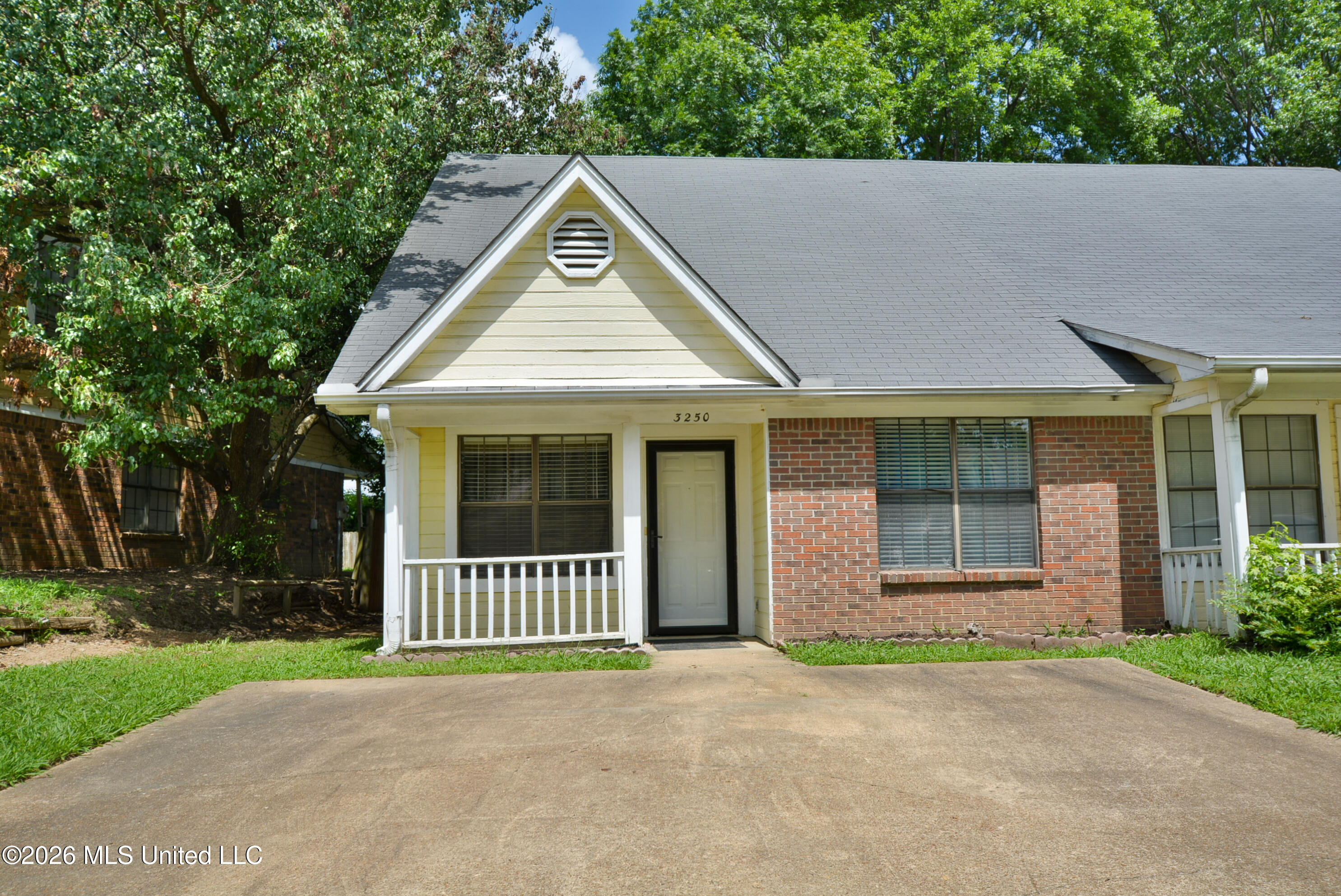 3250 Edenshire Lane Property Photo 2