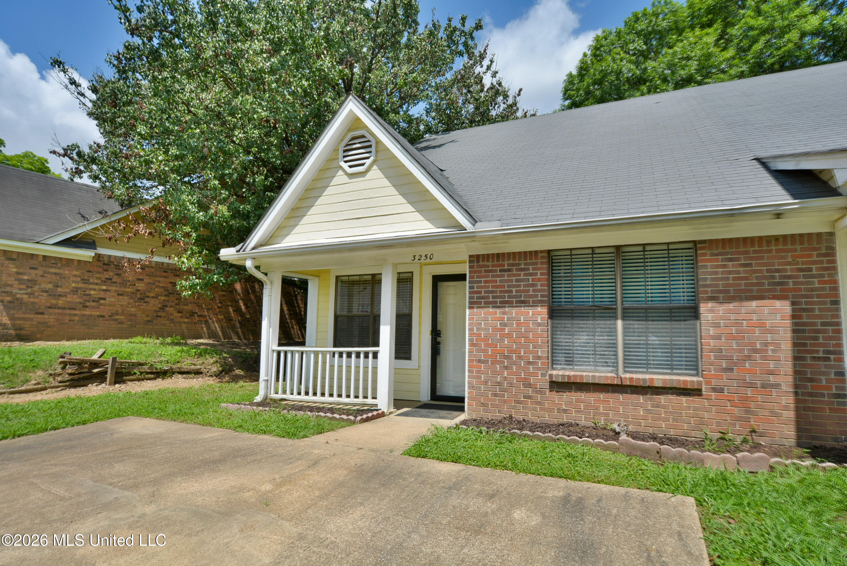 3250 Edenshire Lane Property Photo 3