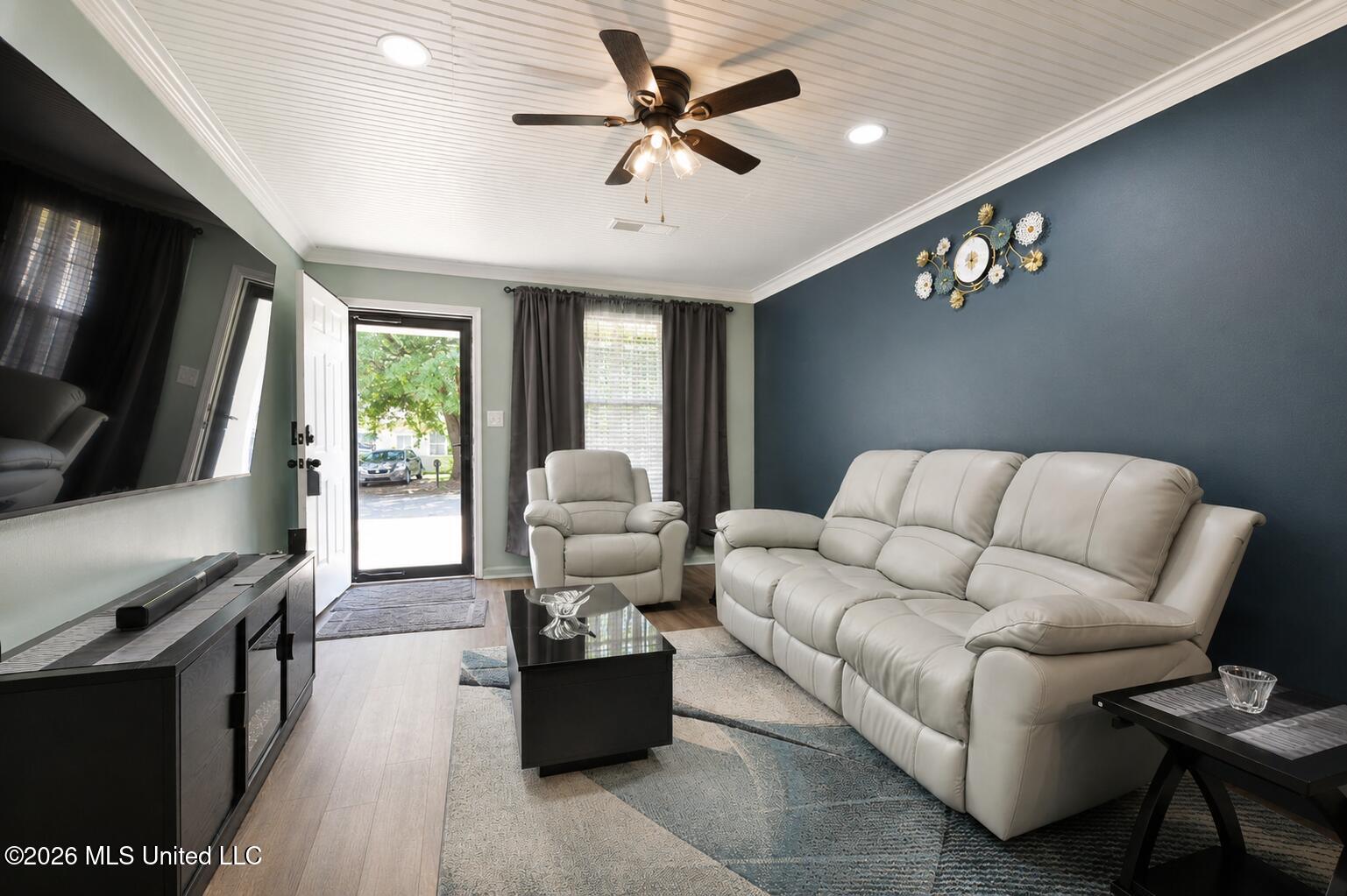 3250 Edenshire Lane Property Photo 4