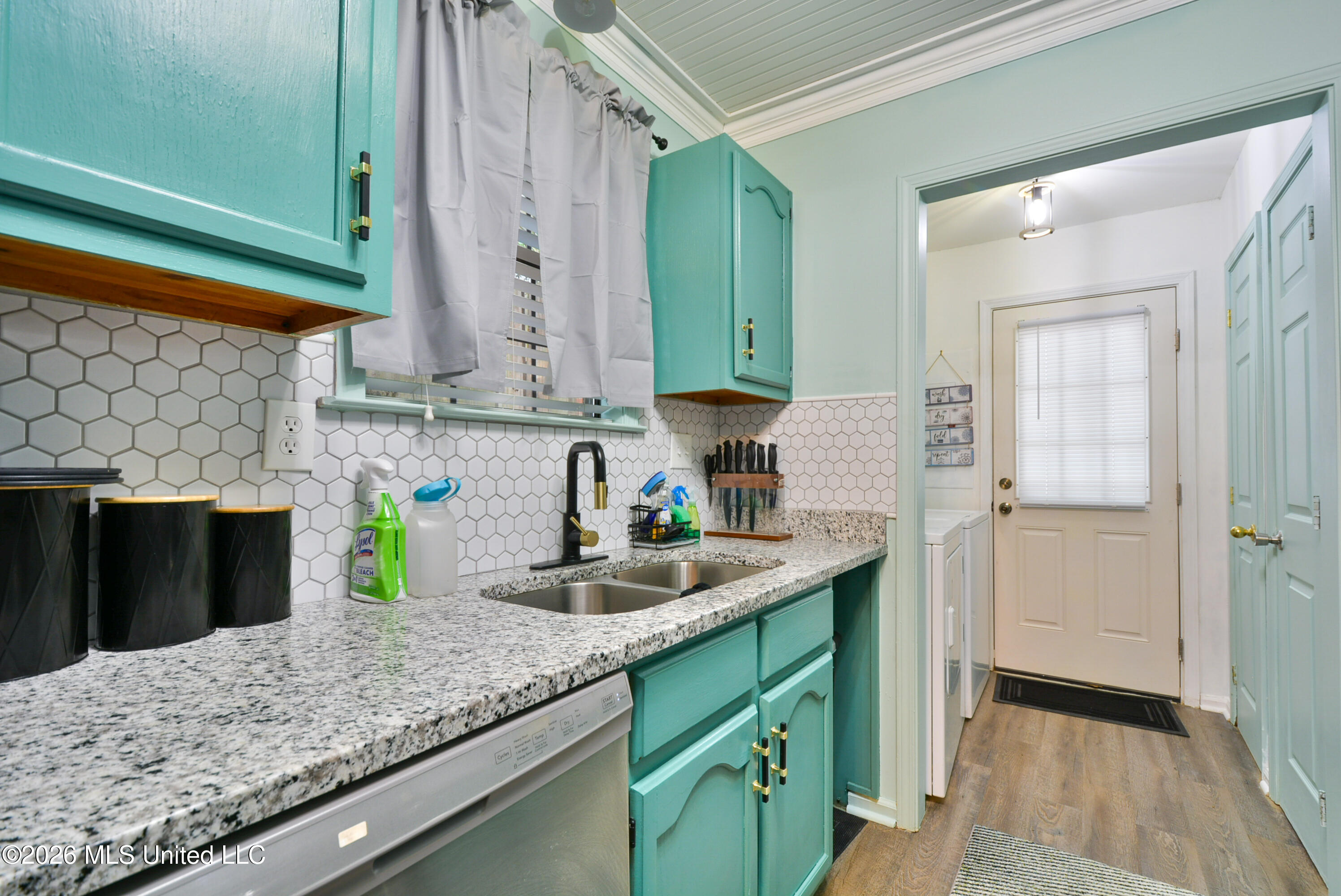 3250 Edenshire Lane Property Photo 8