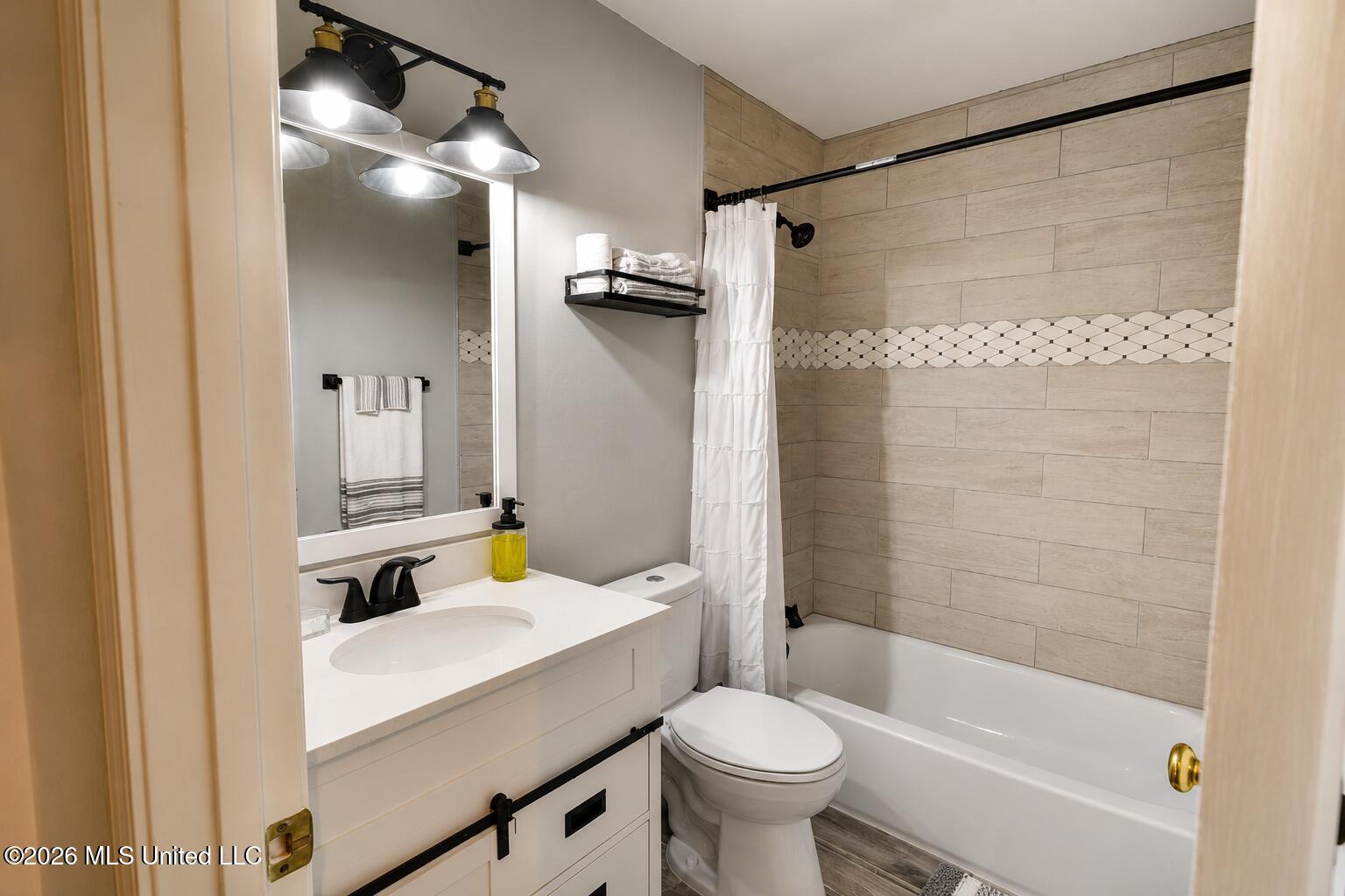 3250 Edenshire Lane Property Photo 15