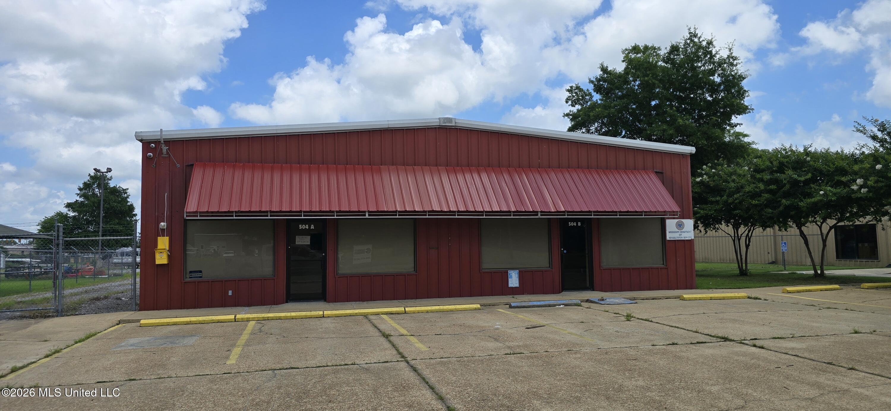 504 N Chrisman Avenue Property Photo 1