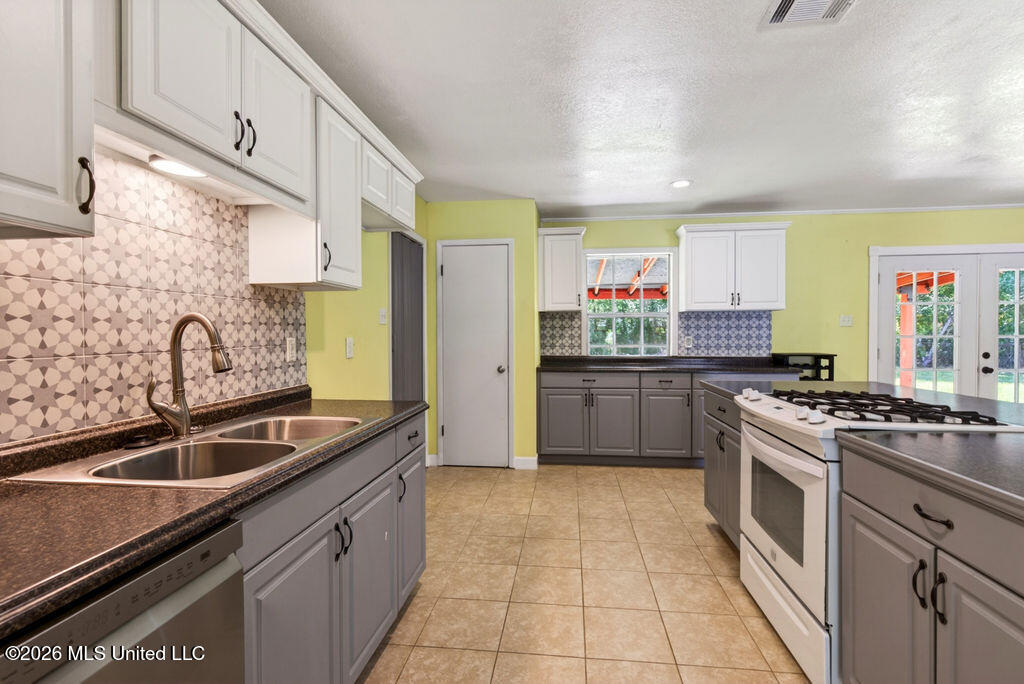 1301 Churchill Drive Property Photo 6