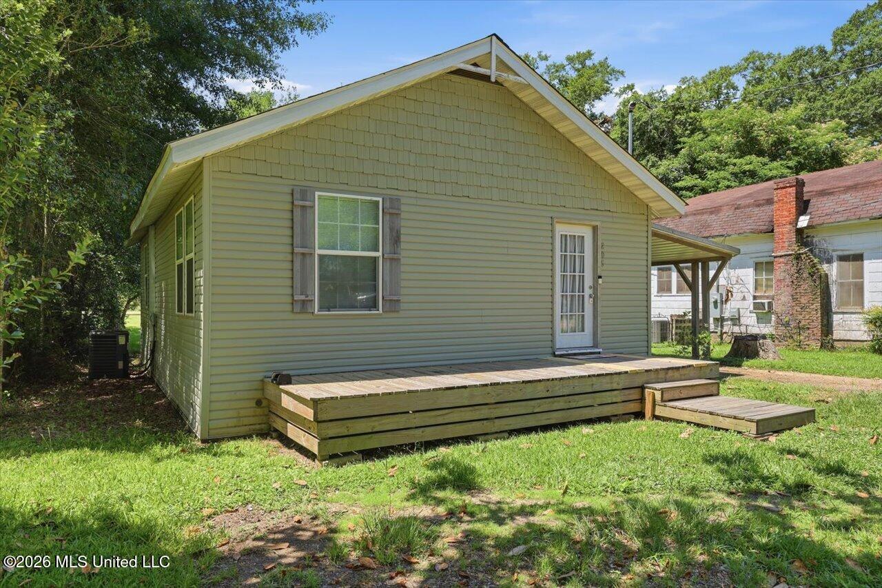 205 3rd Street Property Photo 3