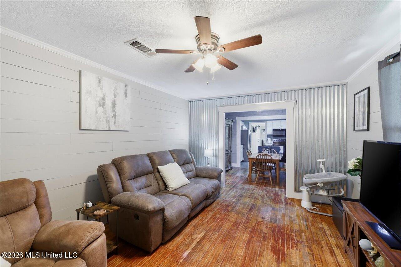 205 3rd Street Property Photo 5