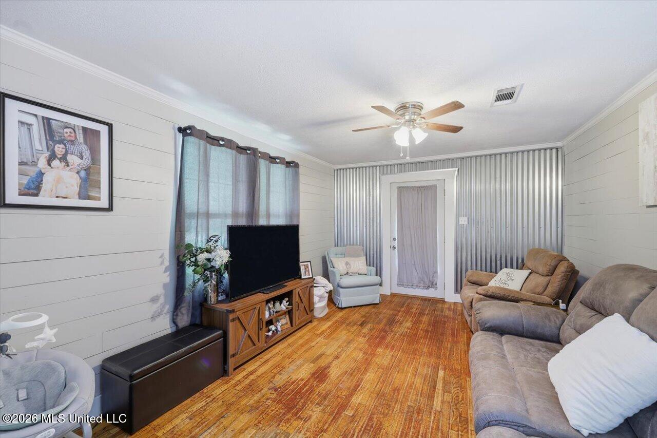205 3rd Street Property Photo 7