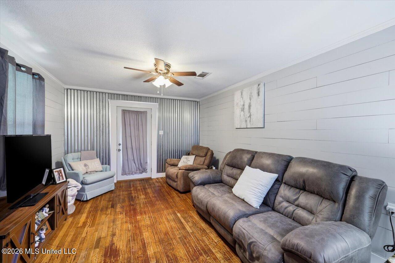 205 3rd Street Property Photo 8