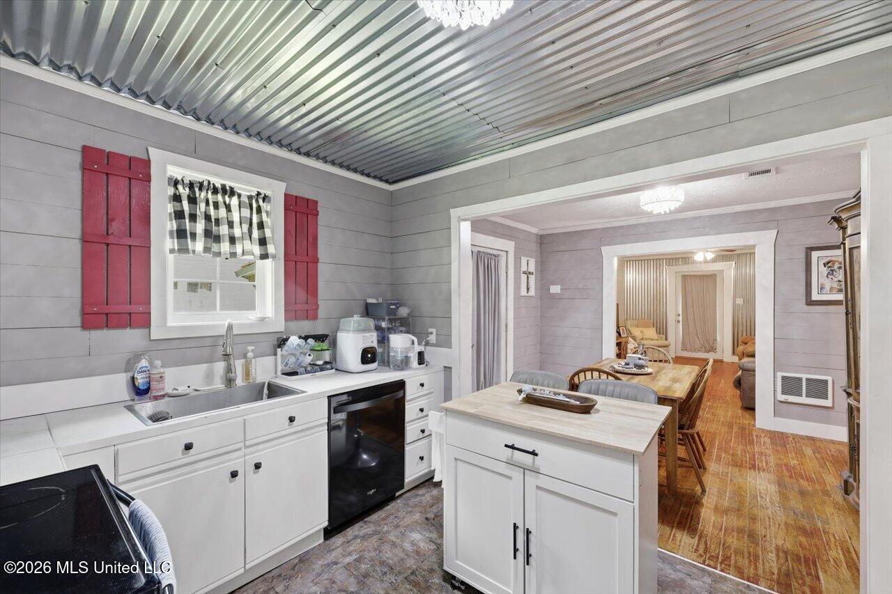 205 3rd Street Property Photo 12