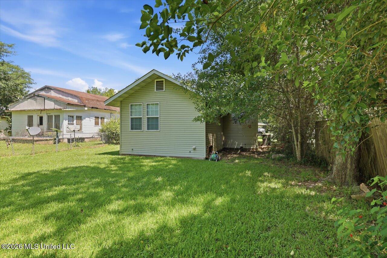 205 3rd Street Property Photo 25