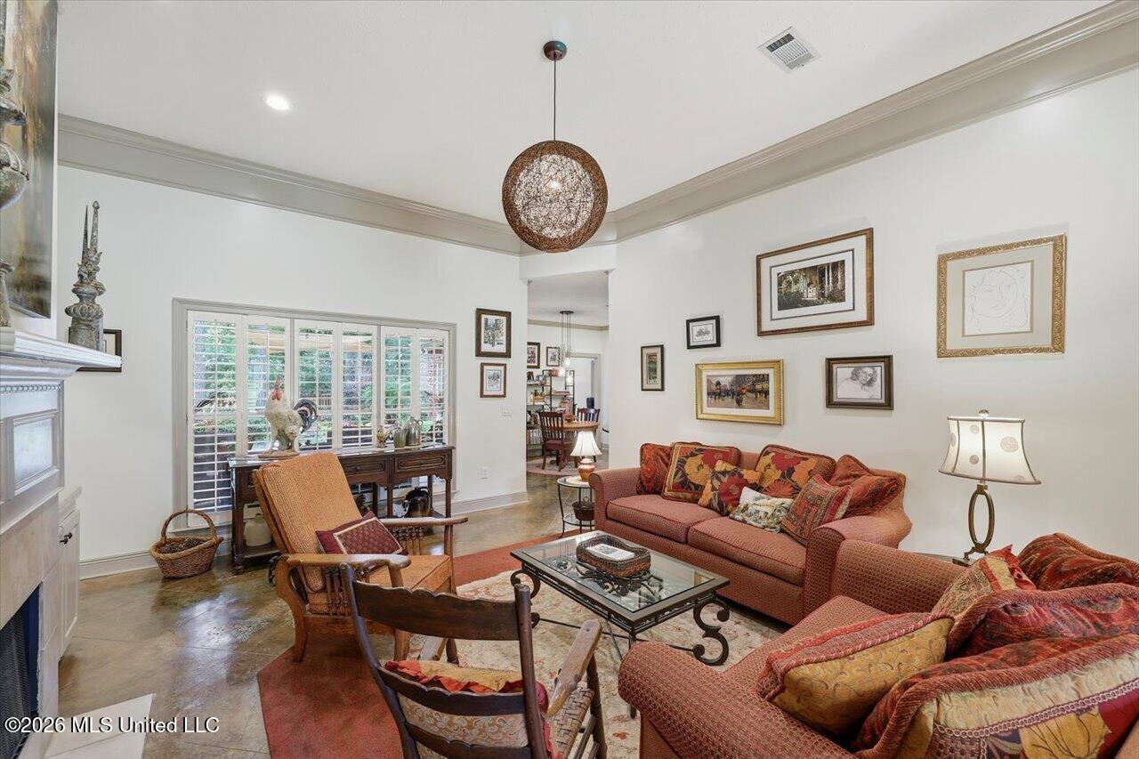 385 Pinewood Lane Property Photo 10