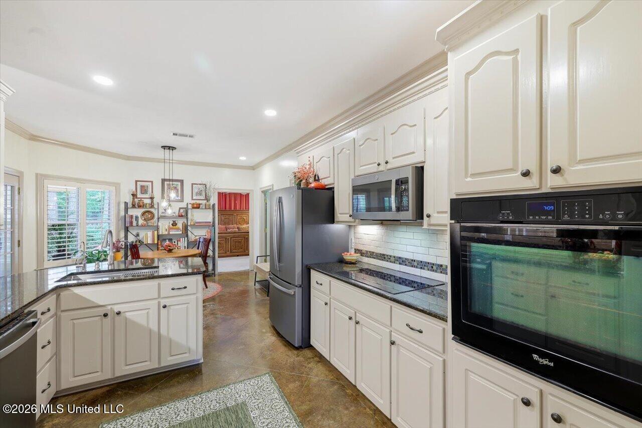 385 Pinewood Lane Property Photo 16