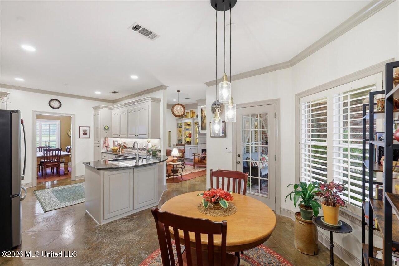 385 Pinewood Lane Property Photo 18