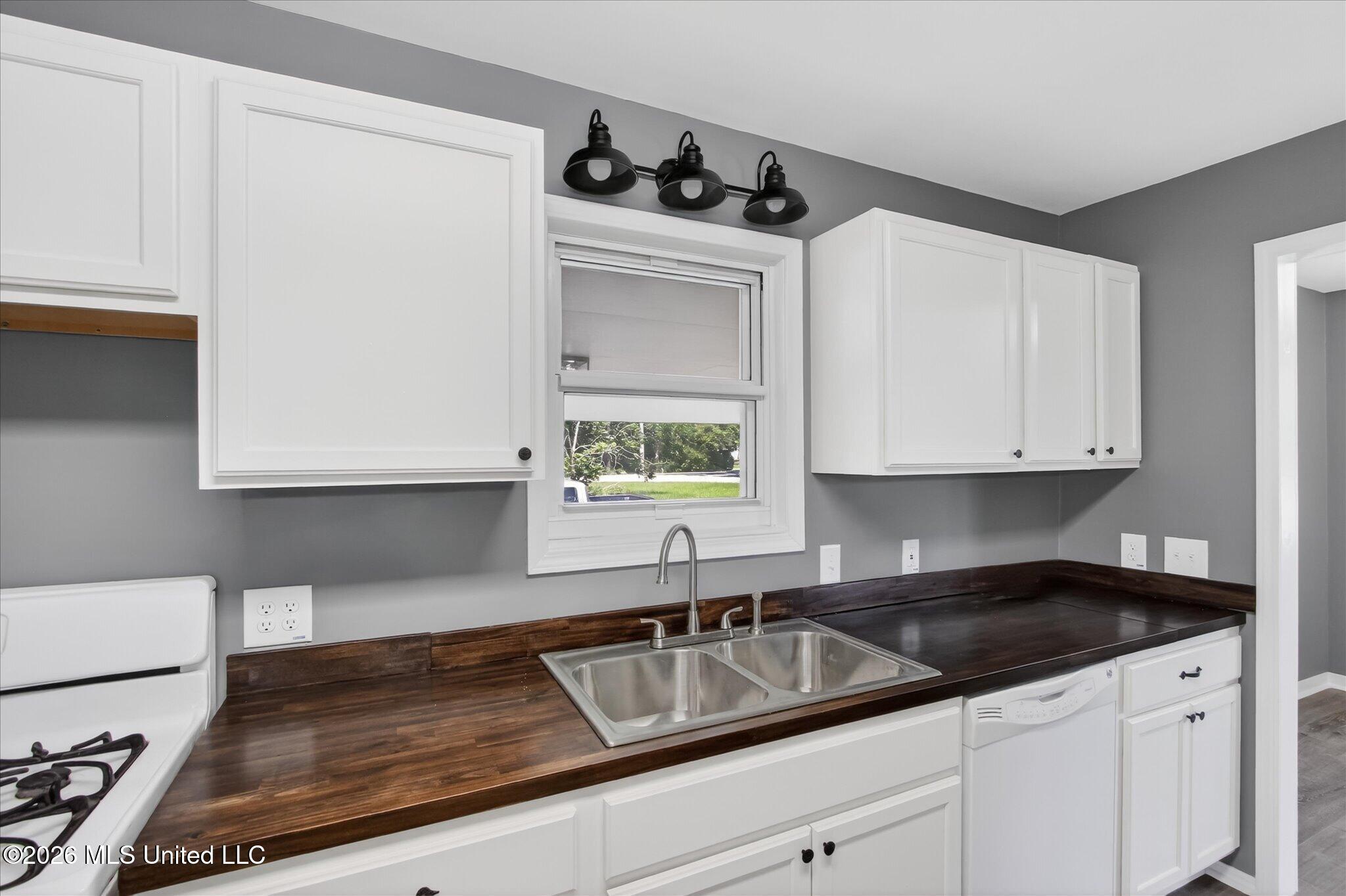 34 37th Street Property Photo 29