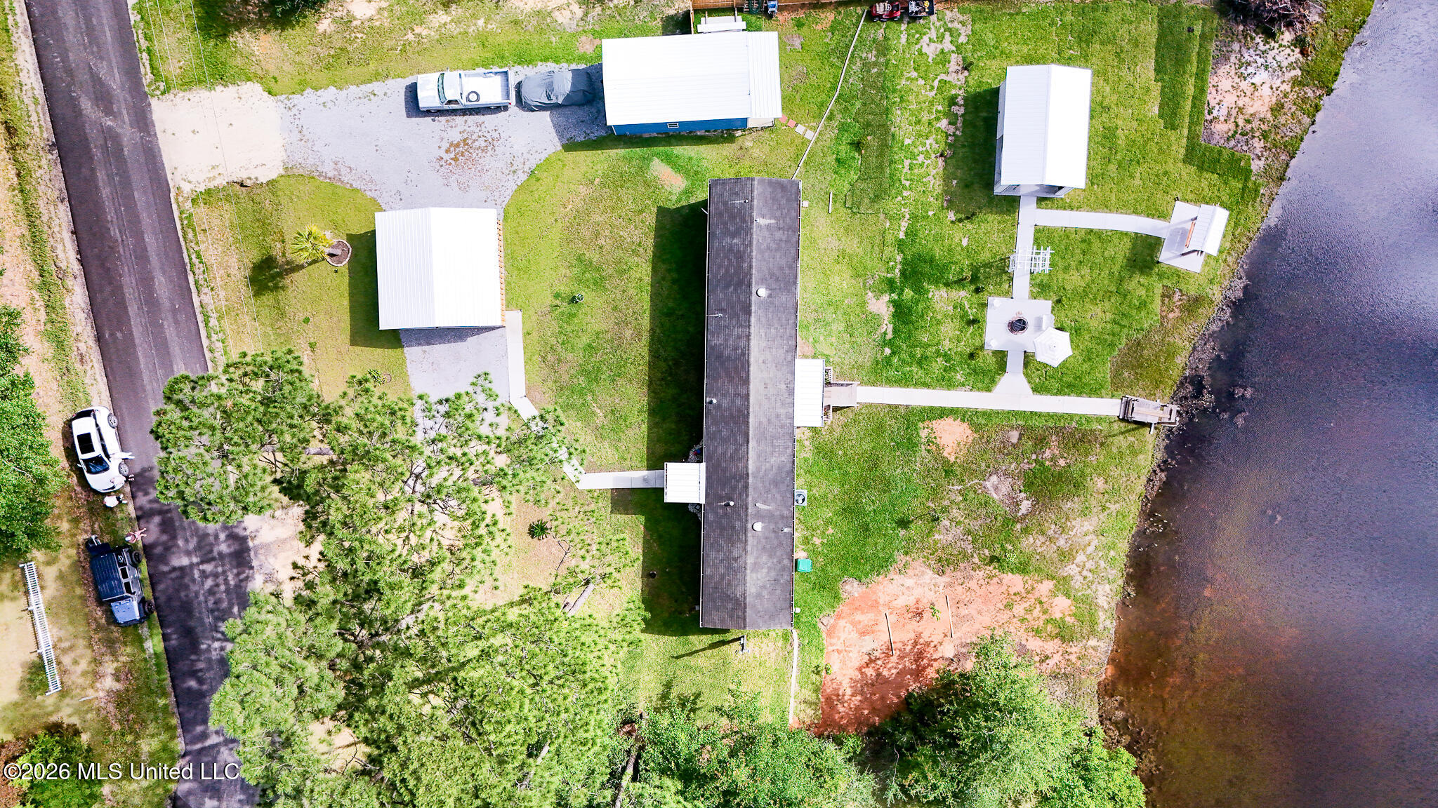 7170 Lake Drive Property Photo 3