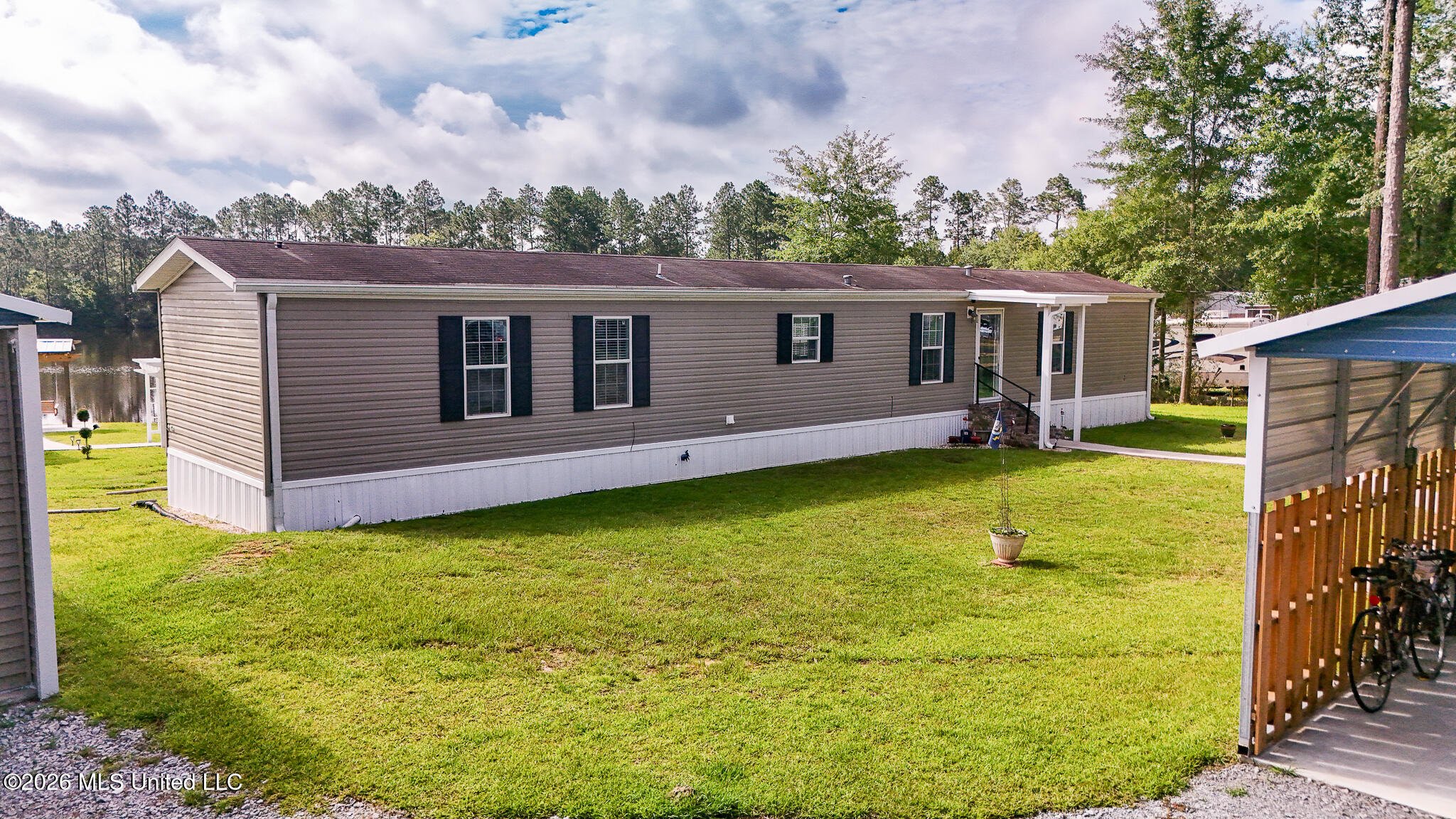7170 Lake Drive Property Photo 8