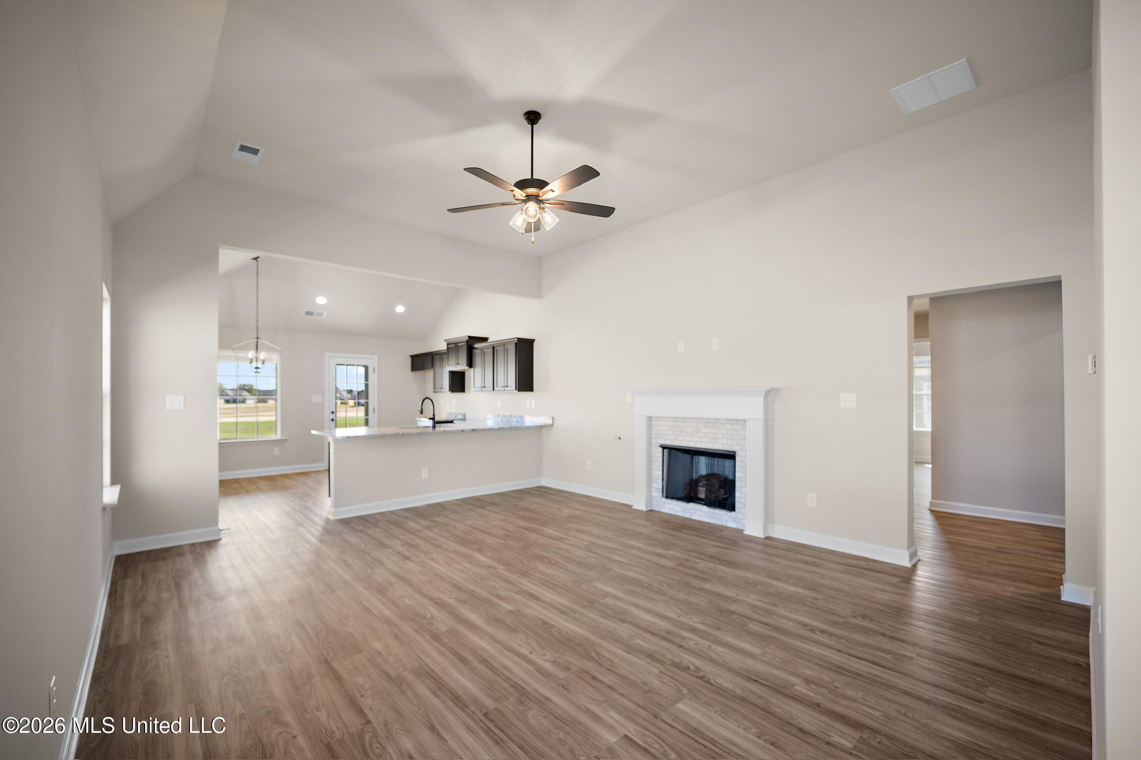 13816 Jack Thomas Boulevard Property Photo 6