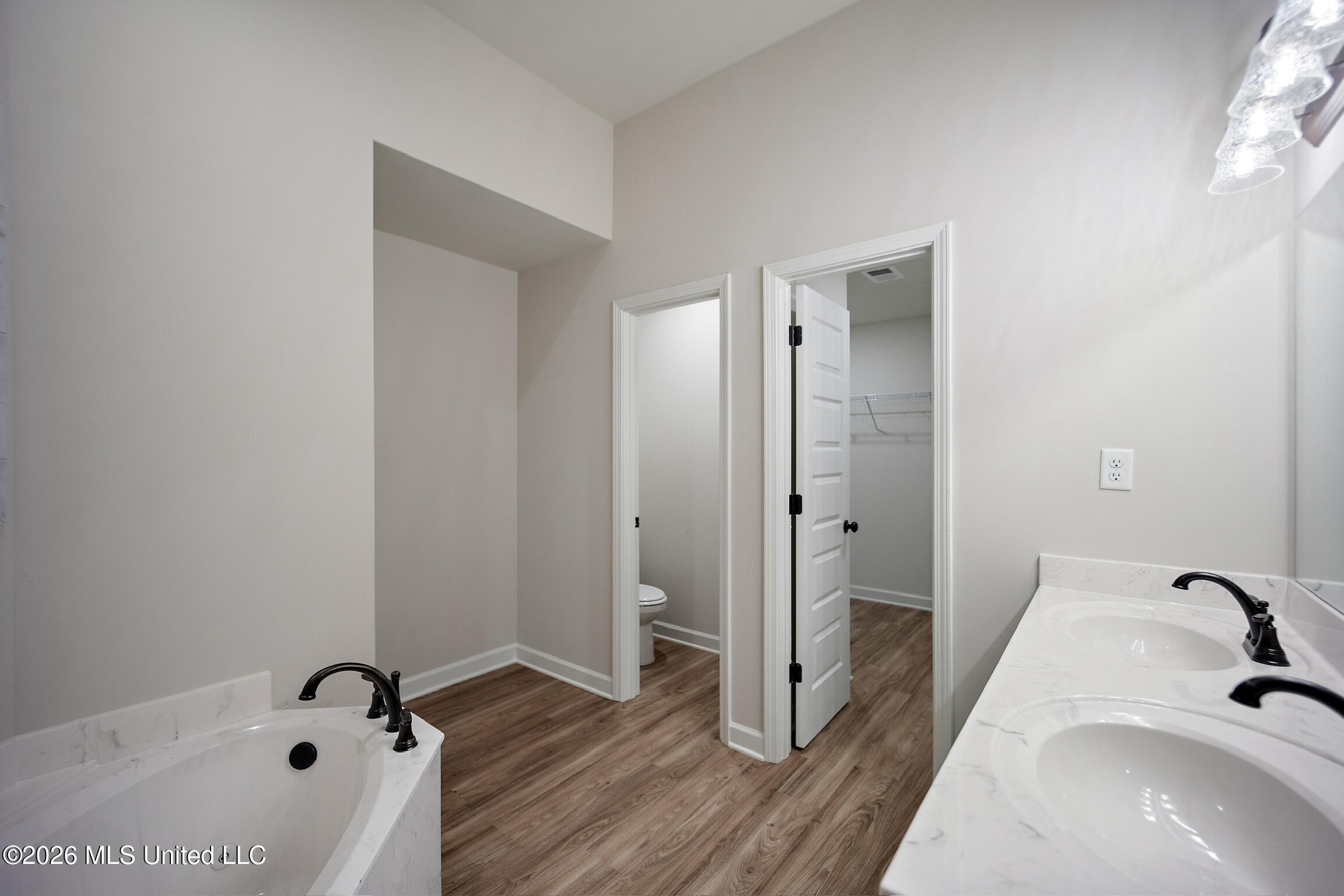 13816 Jack Thomas Boulevard Property Photo 16
