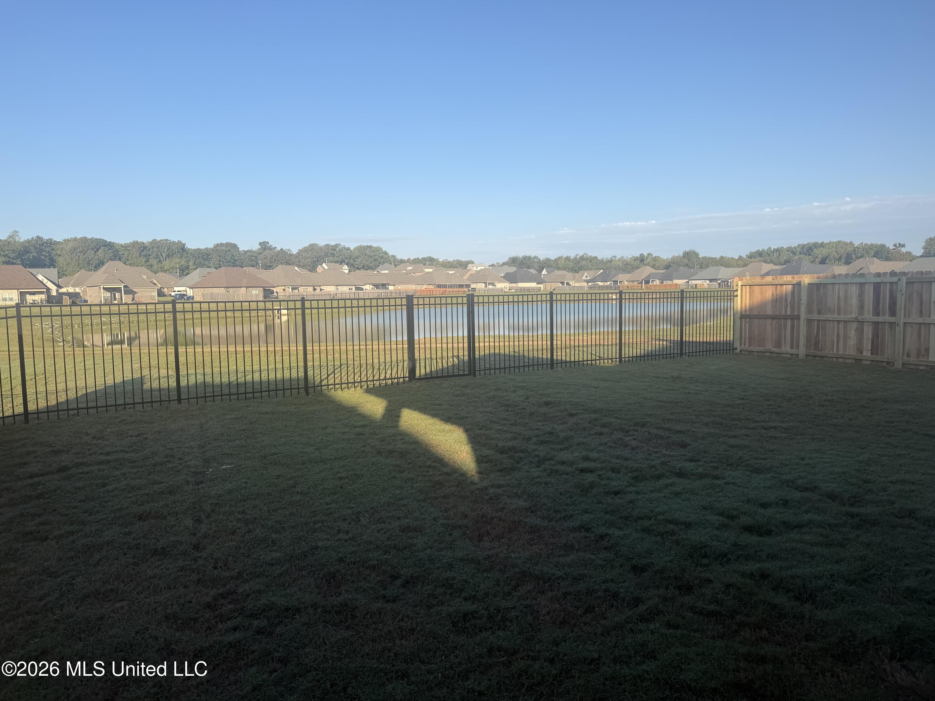 2083 Watson View E Property Photo 4