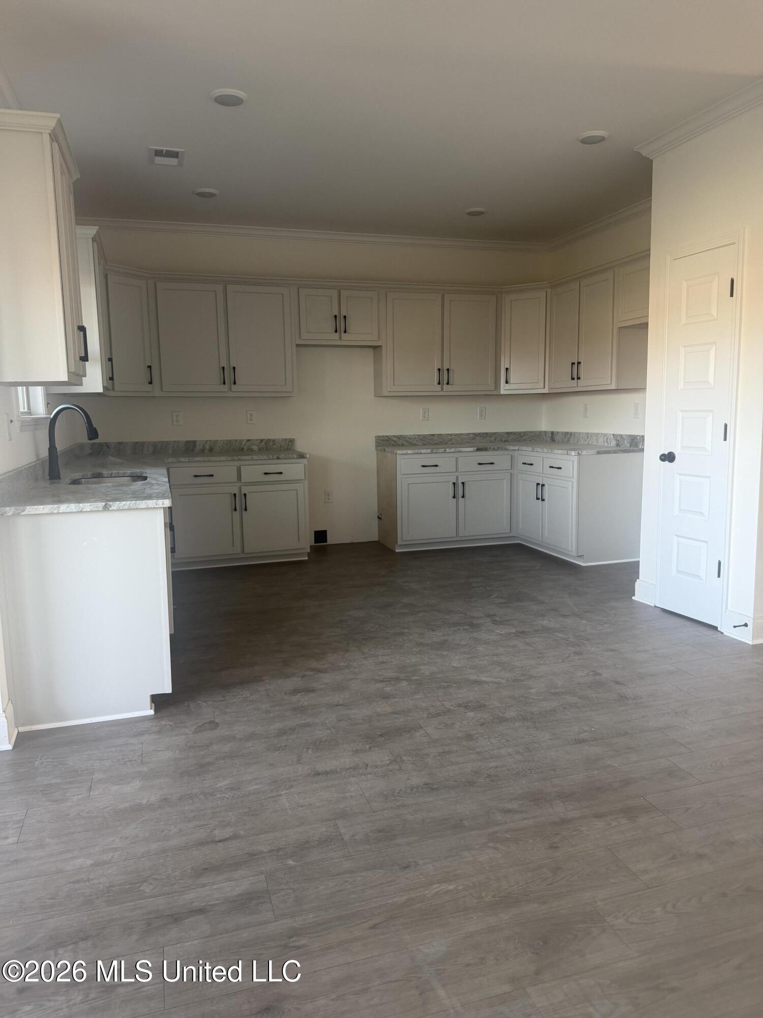 2083 Watson View E Property Photo 5