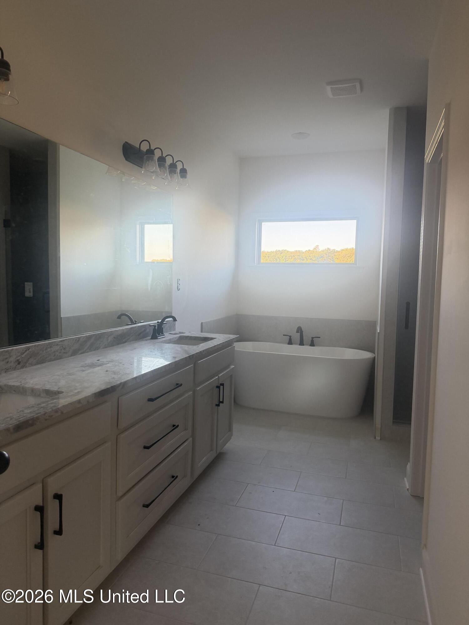 2083 Watson View E Property Photo 7