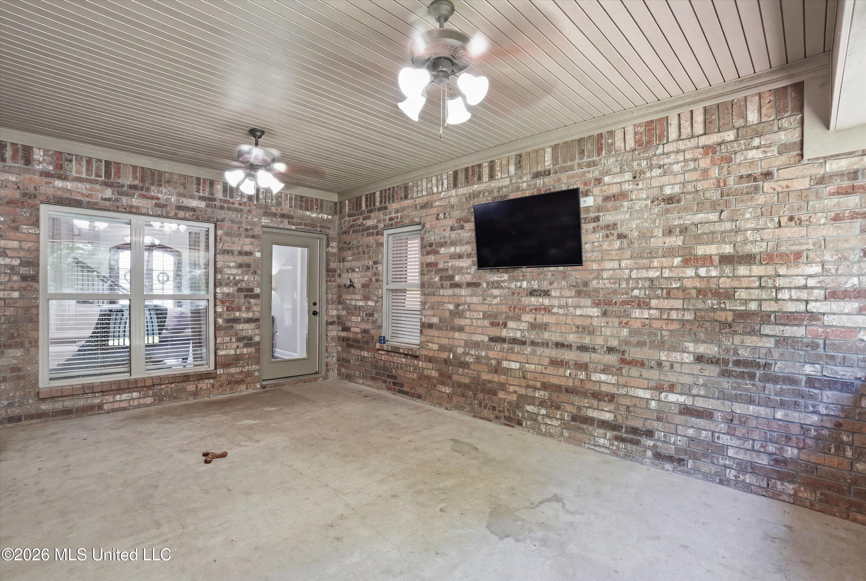 109 Elizabeth Drive Property Photo 35