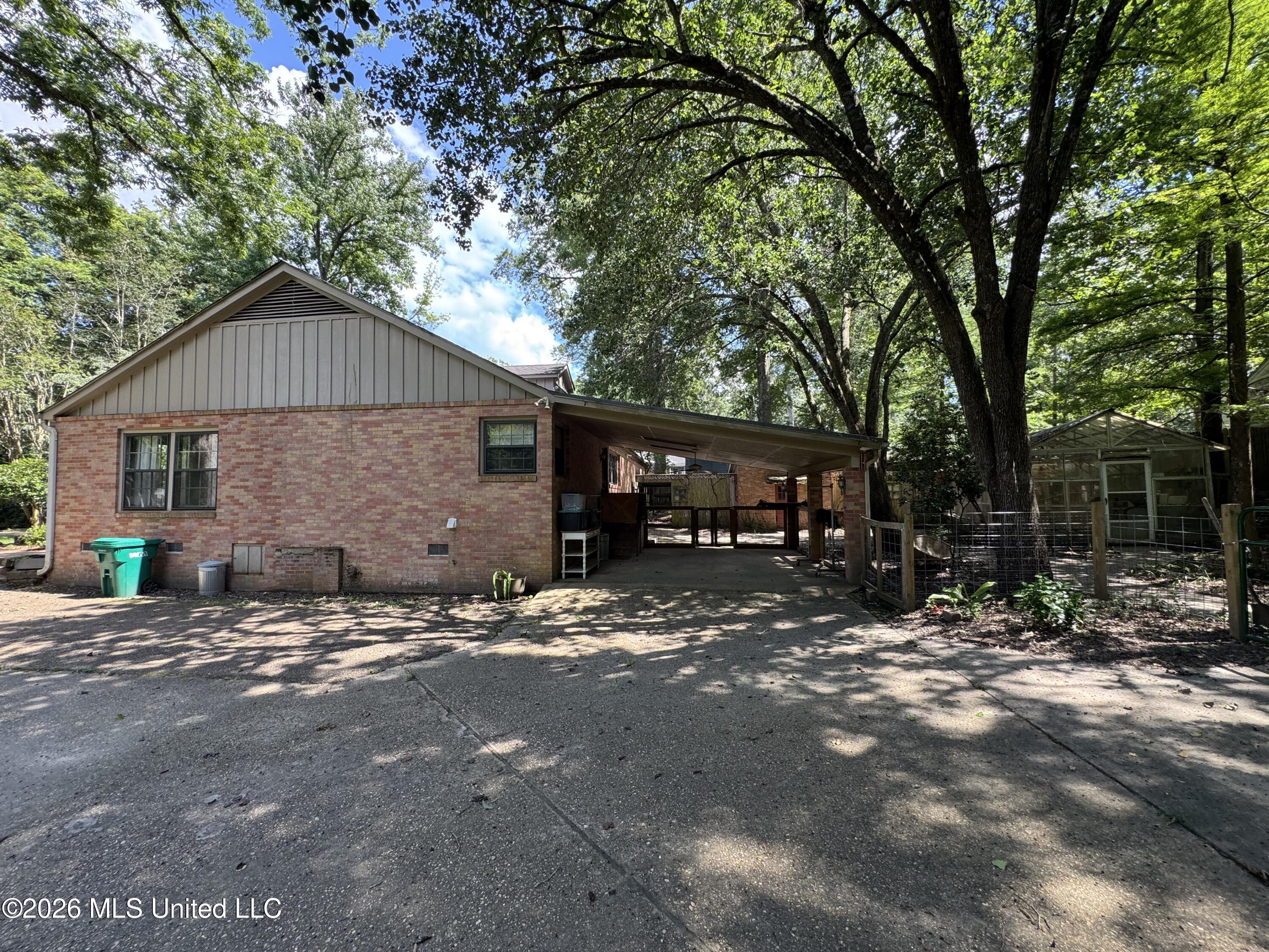 504 Becker Street Property Photo 3