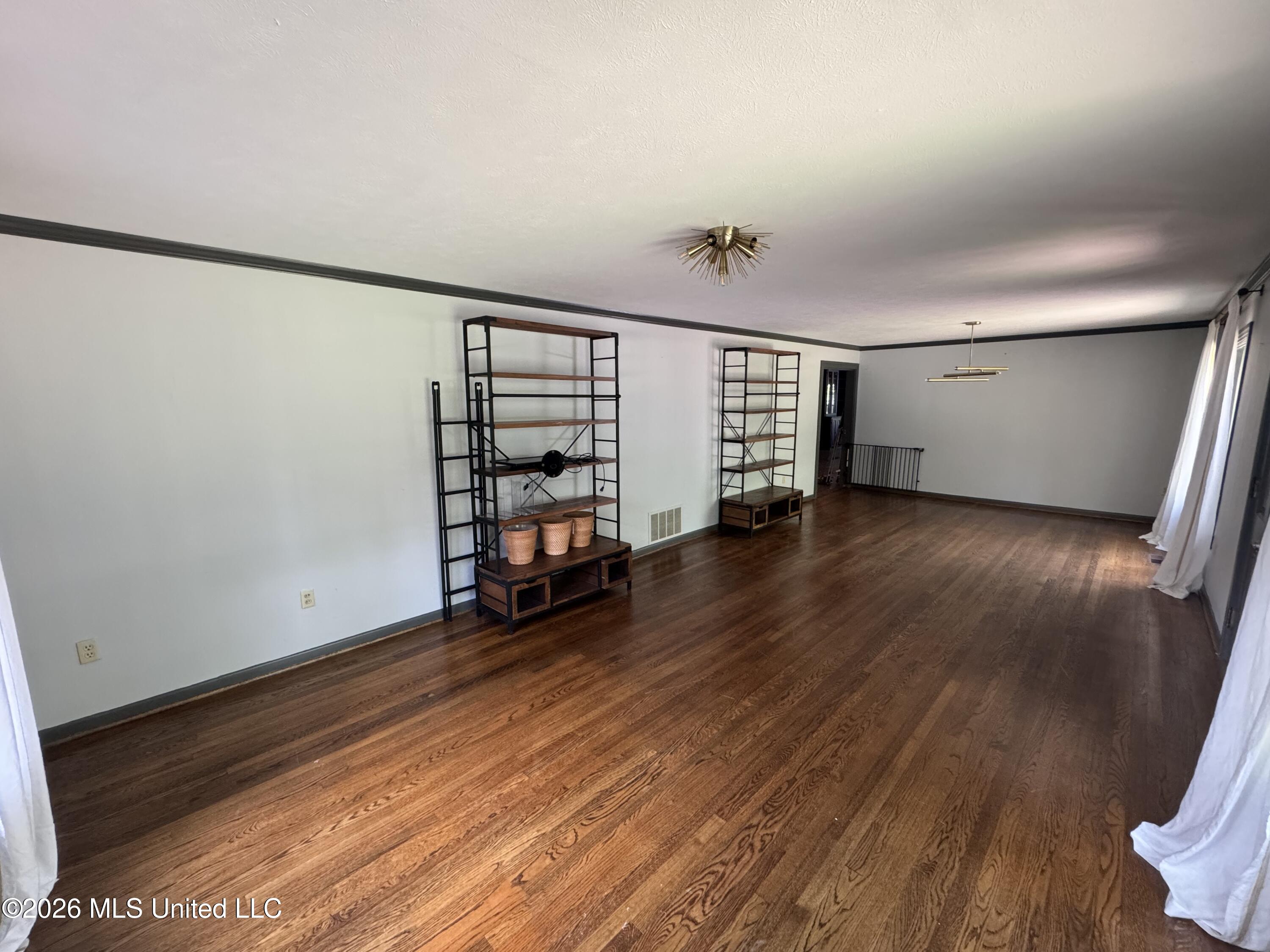 504 Becker Street Property Photo 4