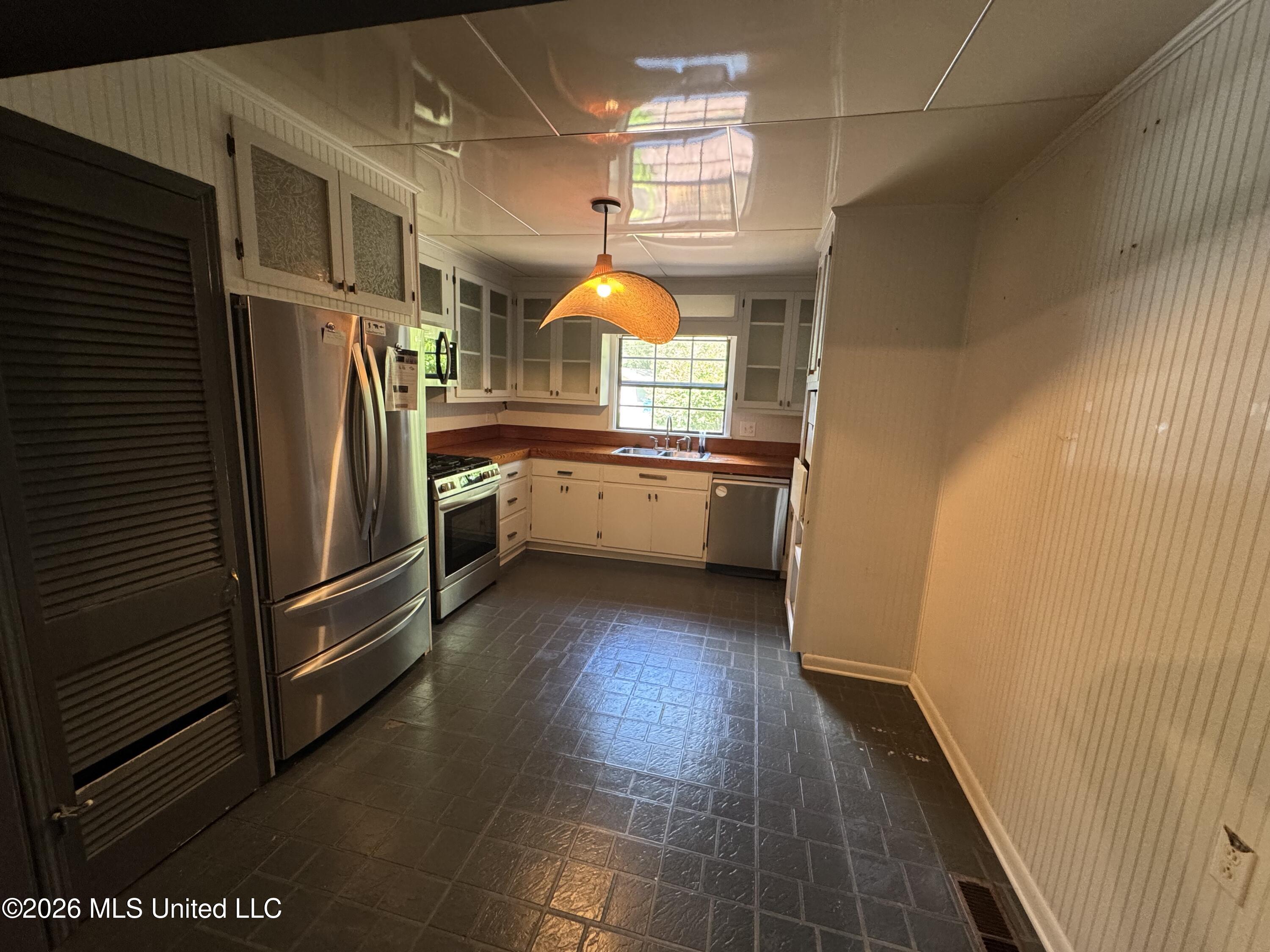 504 Becker Street Property Photo 6