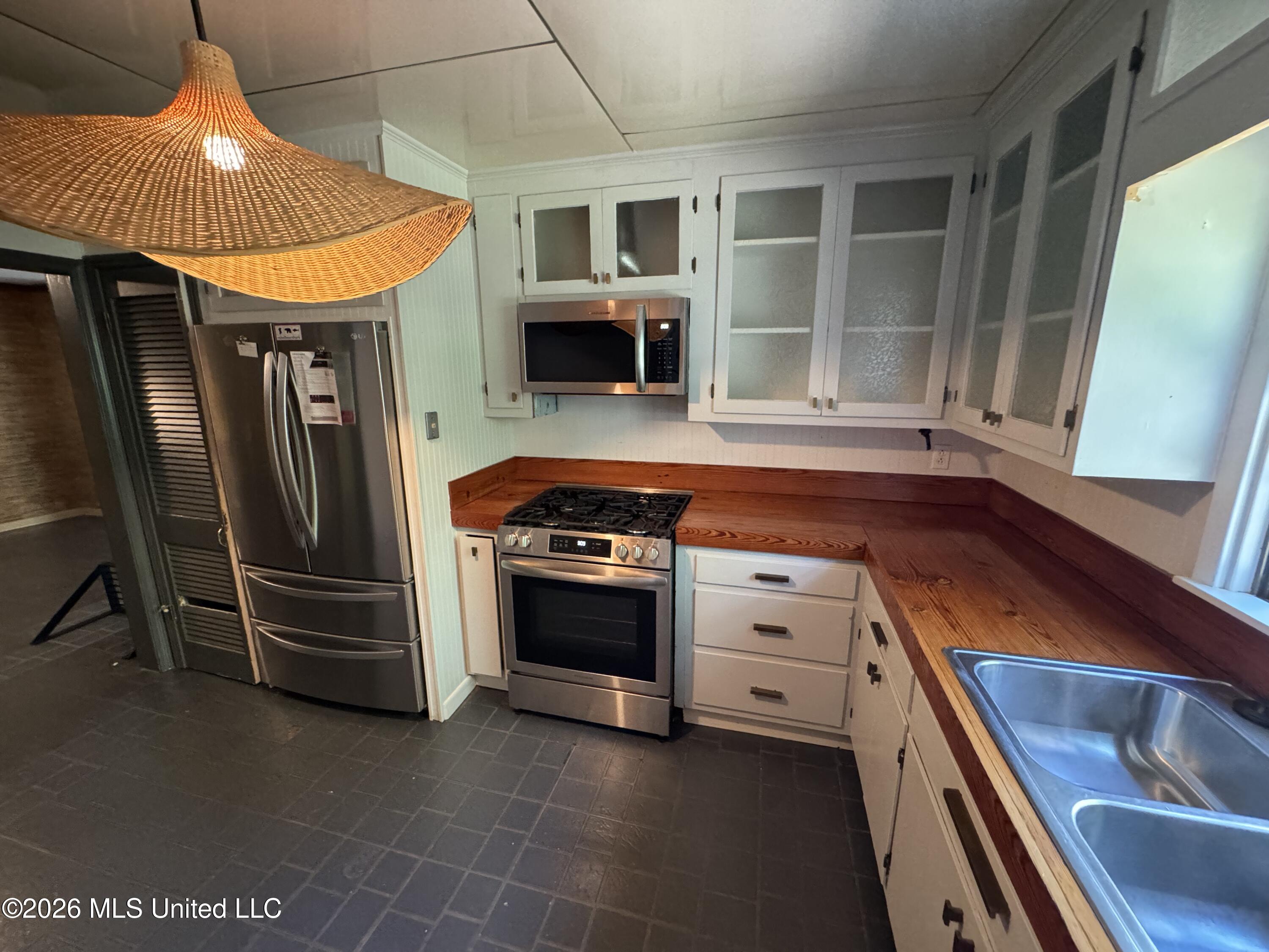 504 Becker Street Property Photo 7