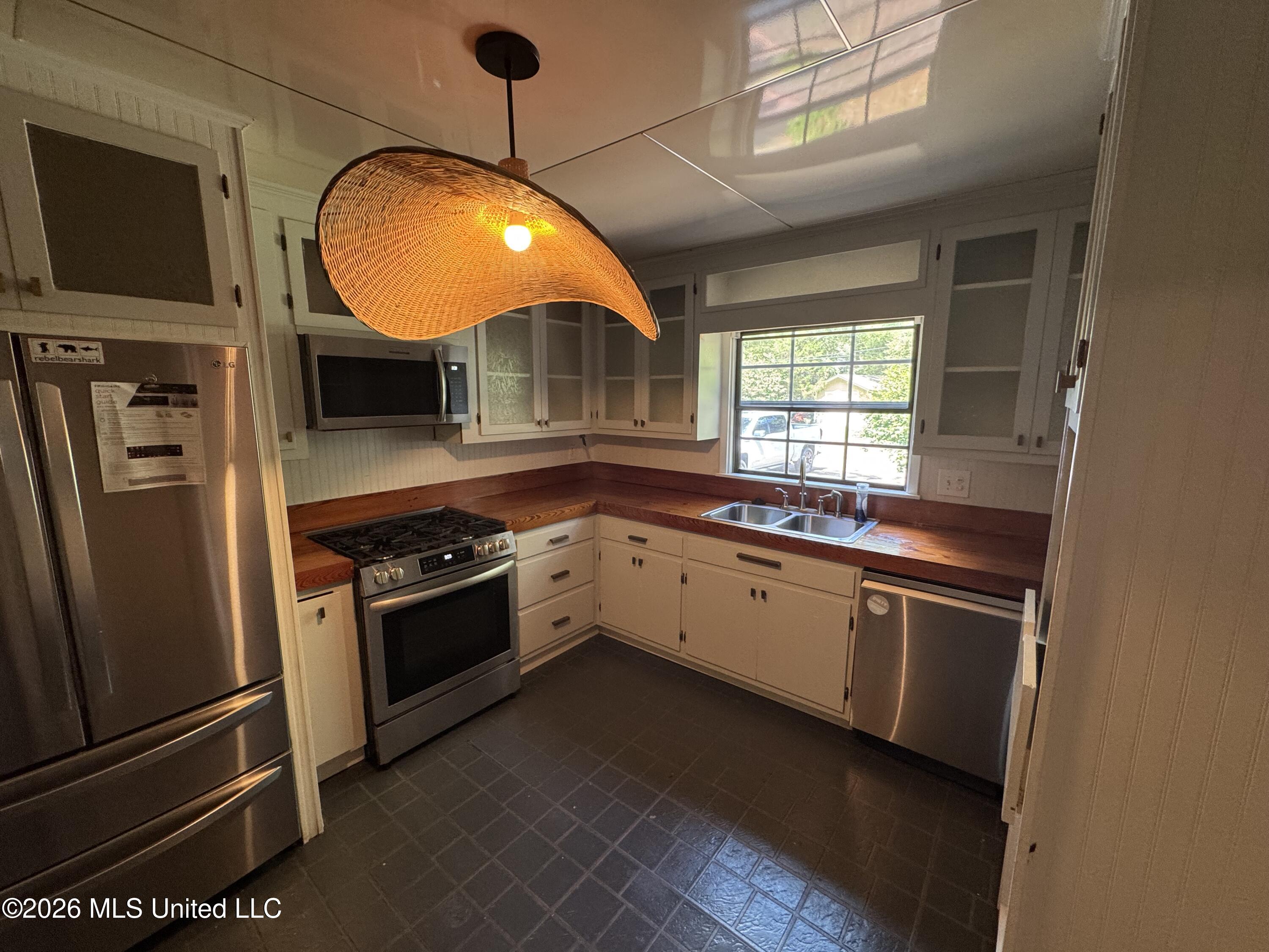 504 Becker Street Property Photo 8