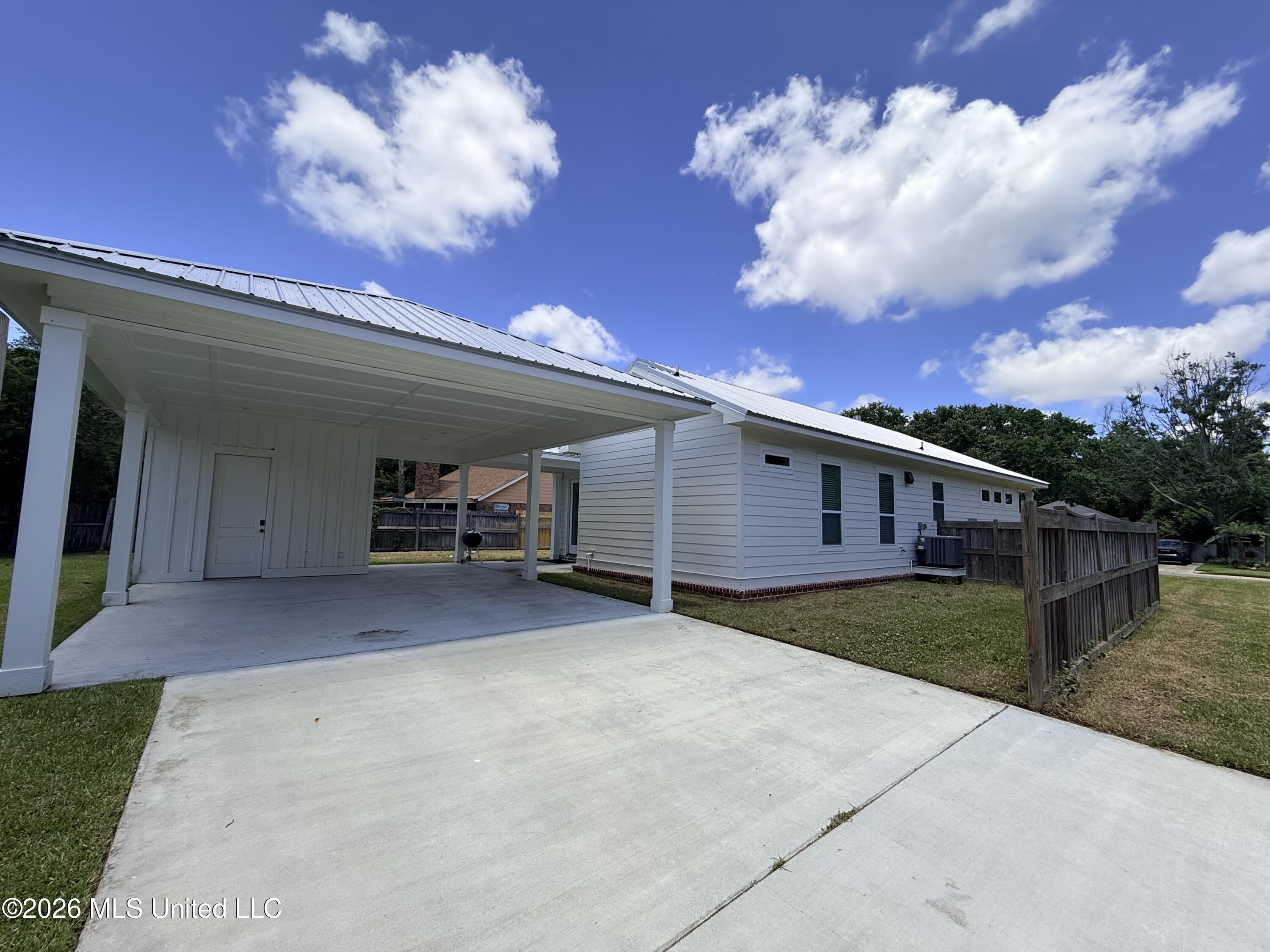 1023 Nancy Place Property Photo 3