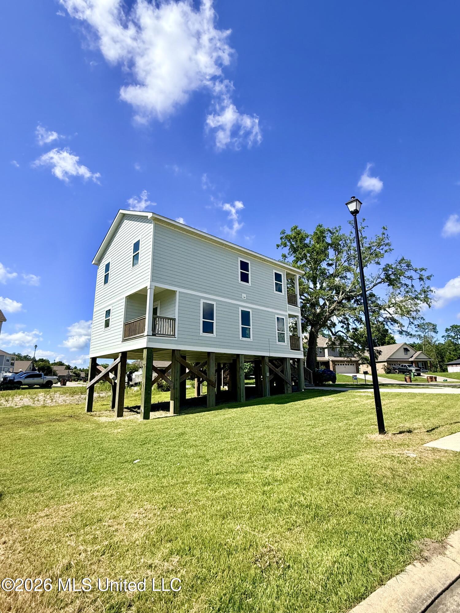 759 Bay Breeze Drive Property Photo 4