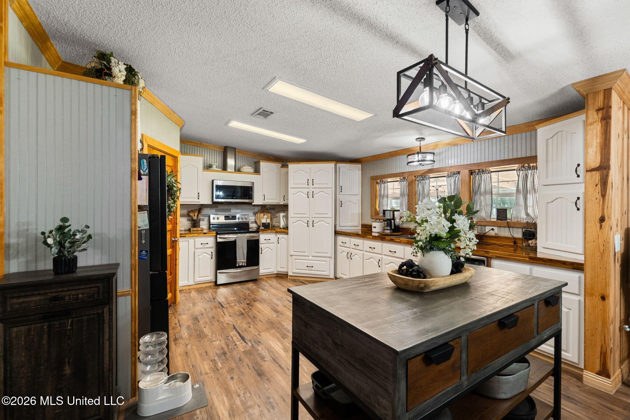 8360 Cuevas Town Road Property Photo 3