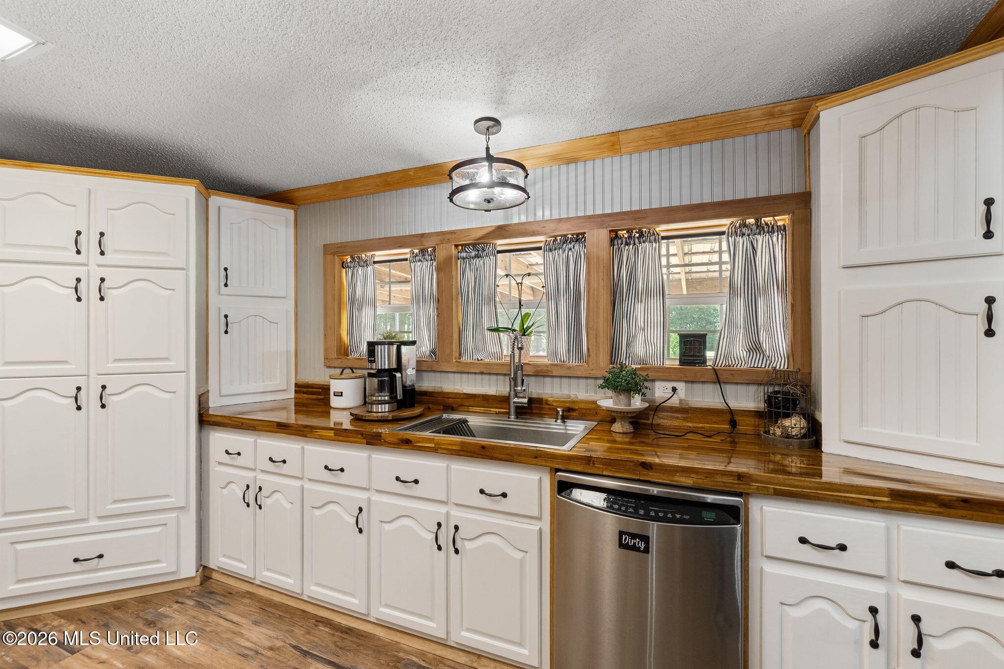 8360 Cuevas Town Road Property Photo 4