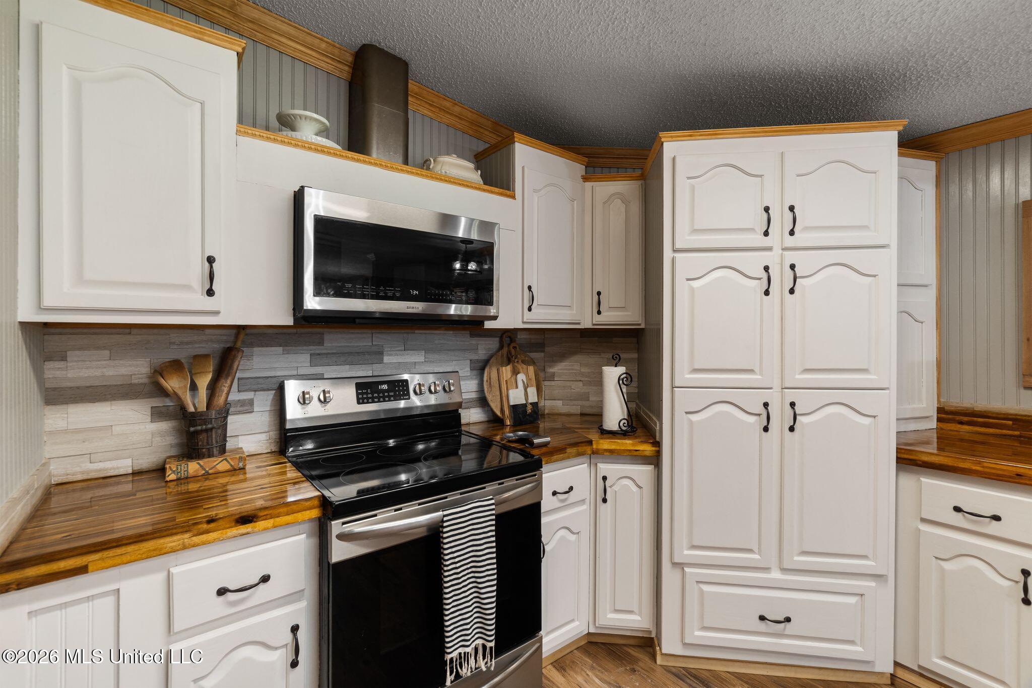 8360 Cuevas Town Road Property Photo 6