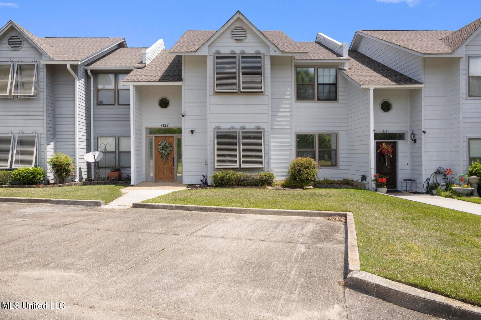8122 Fairway Villa Drive Property Photo 1