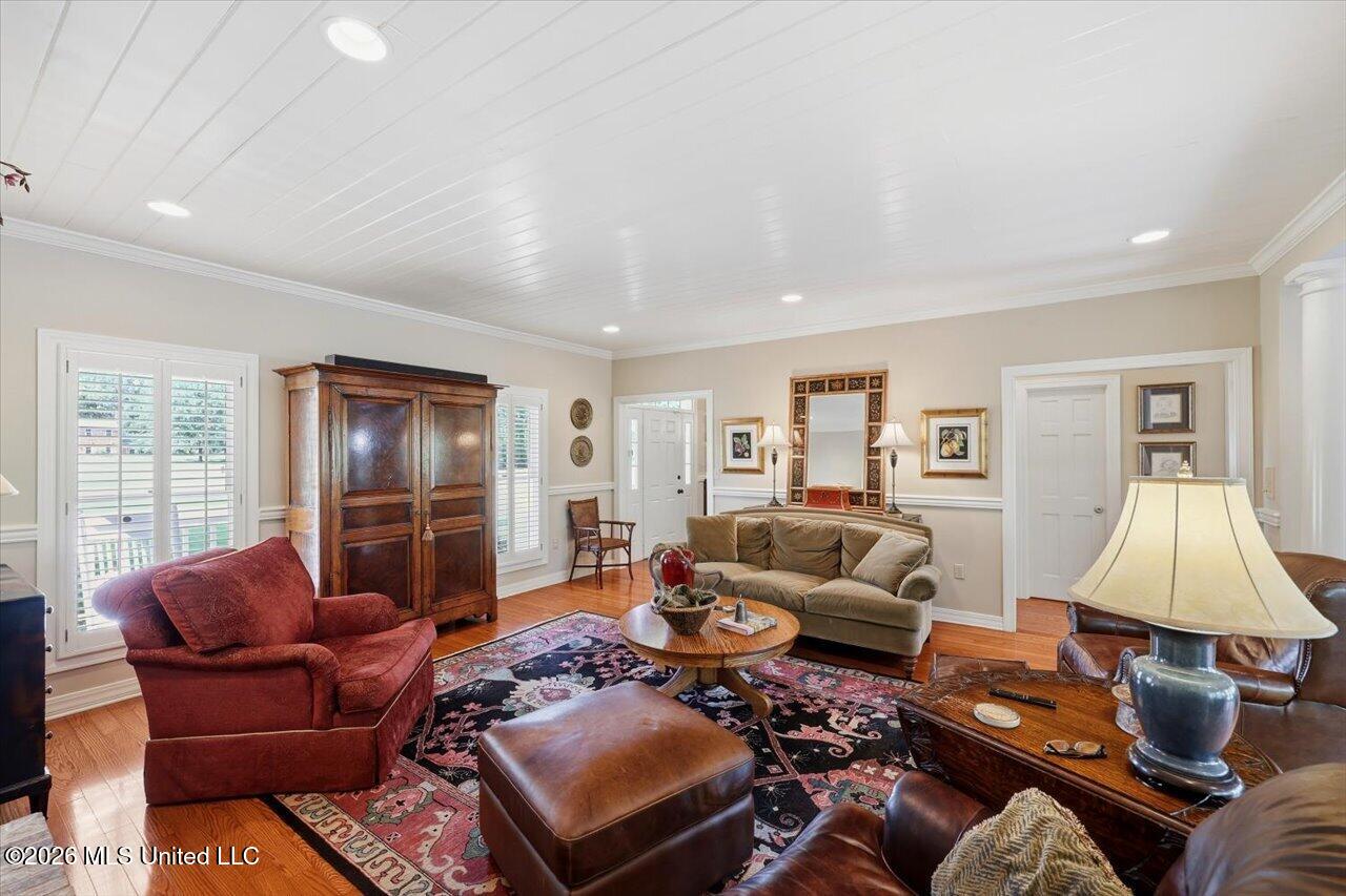 101 Lauren Lane Property Photo 7