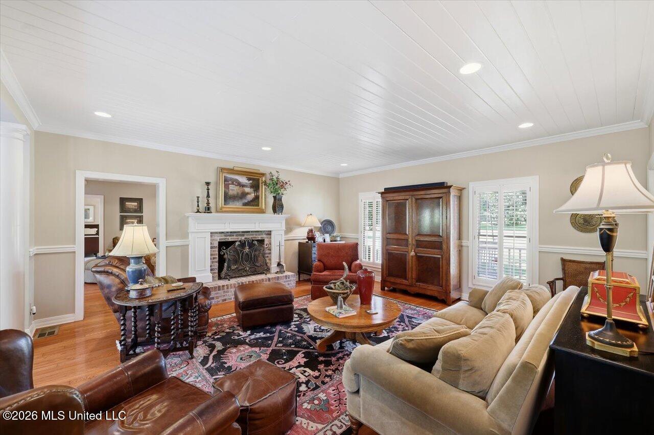 101 Lauren Lane Property Photo 8