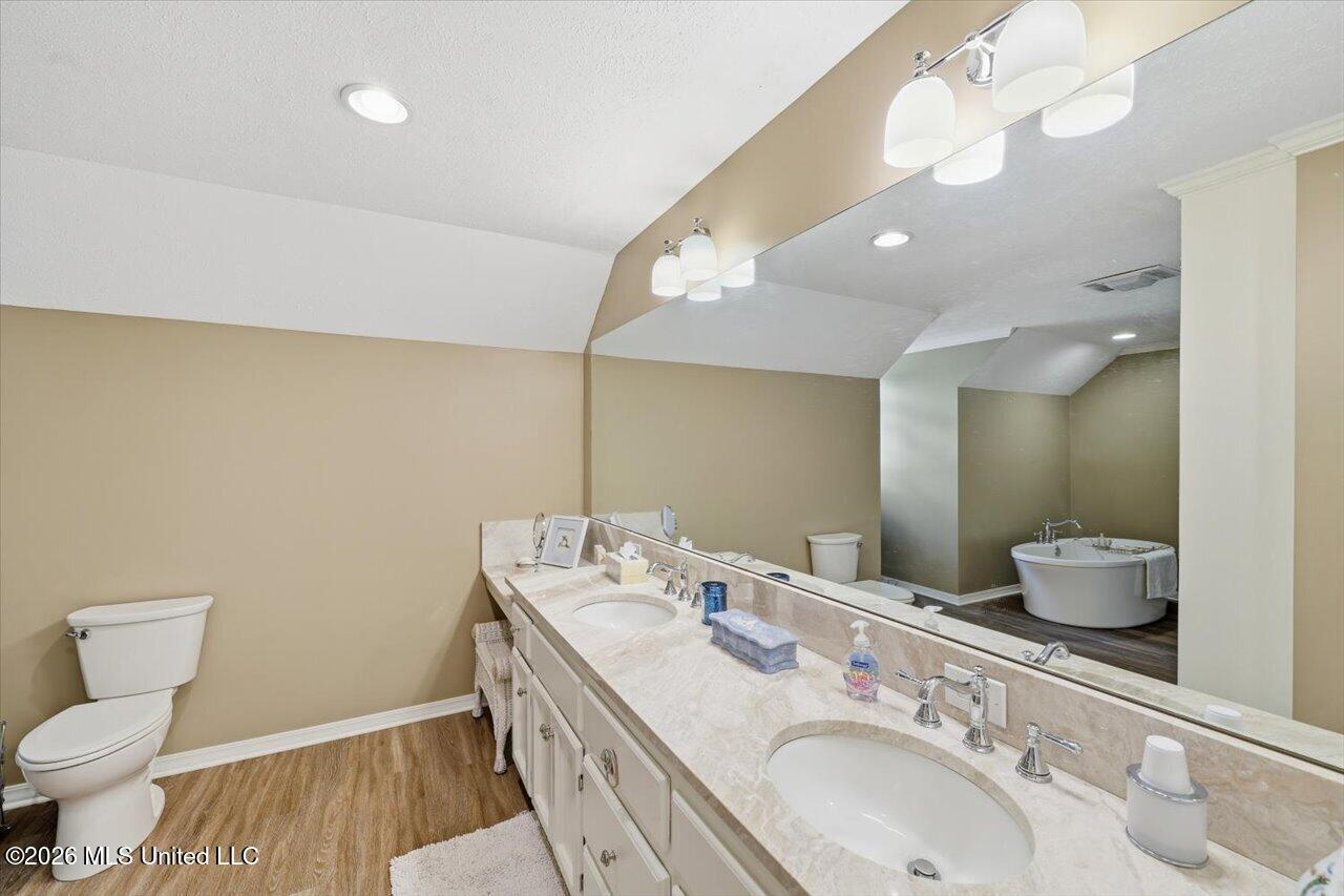 101 Lauren Lane Property Photo 40