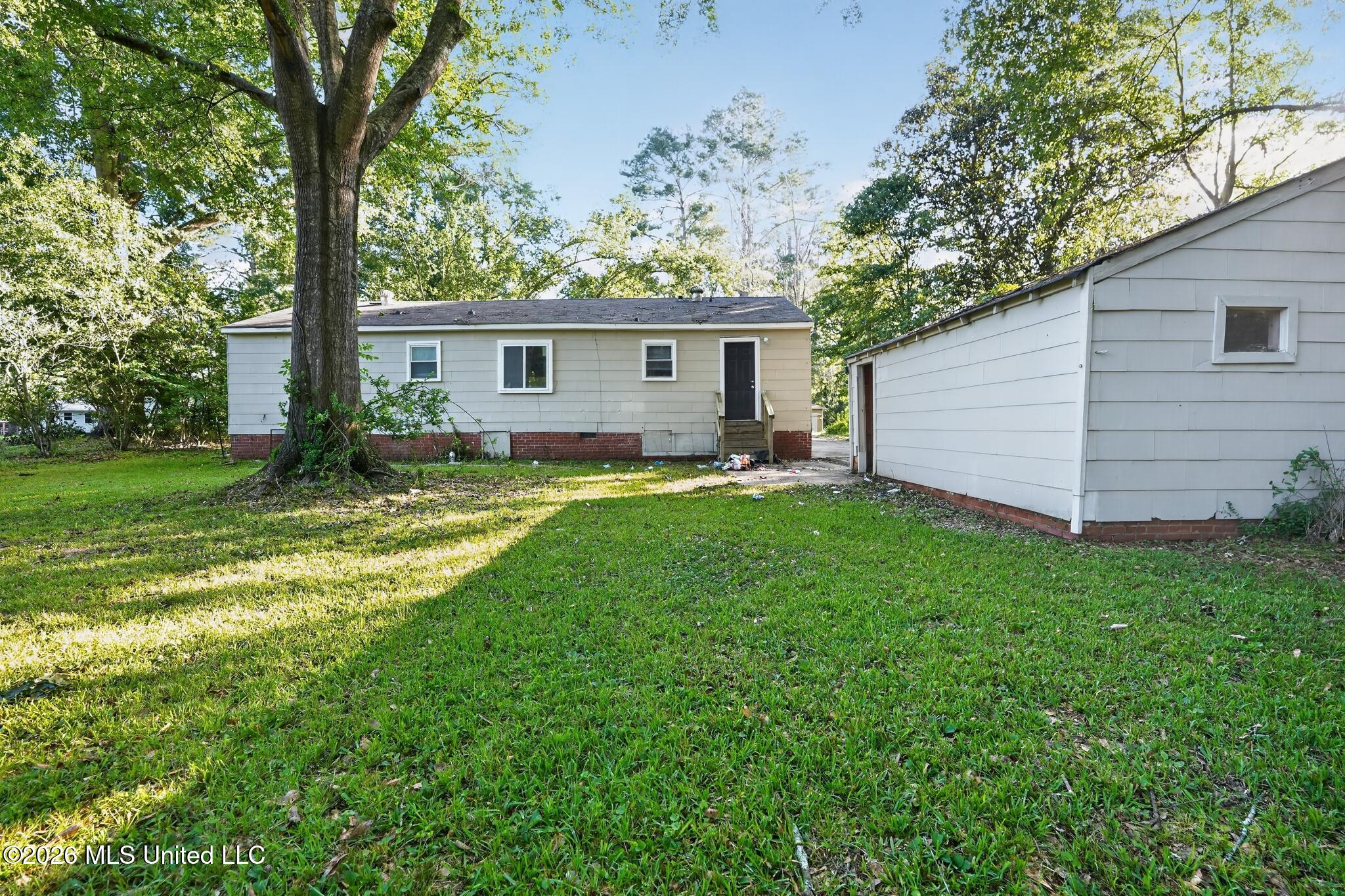 373 Fairhill Drive Property Photo 2