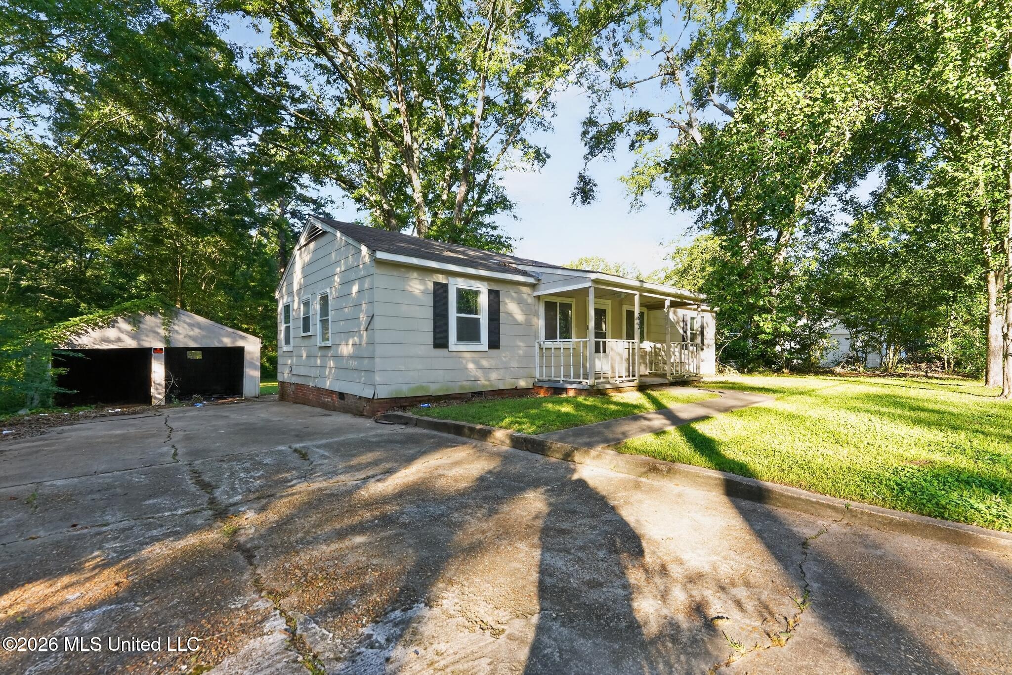 373 Fairhill Drive Property Photo 3
