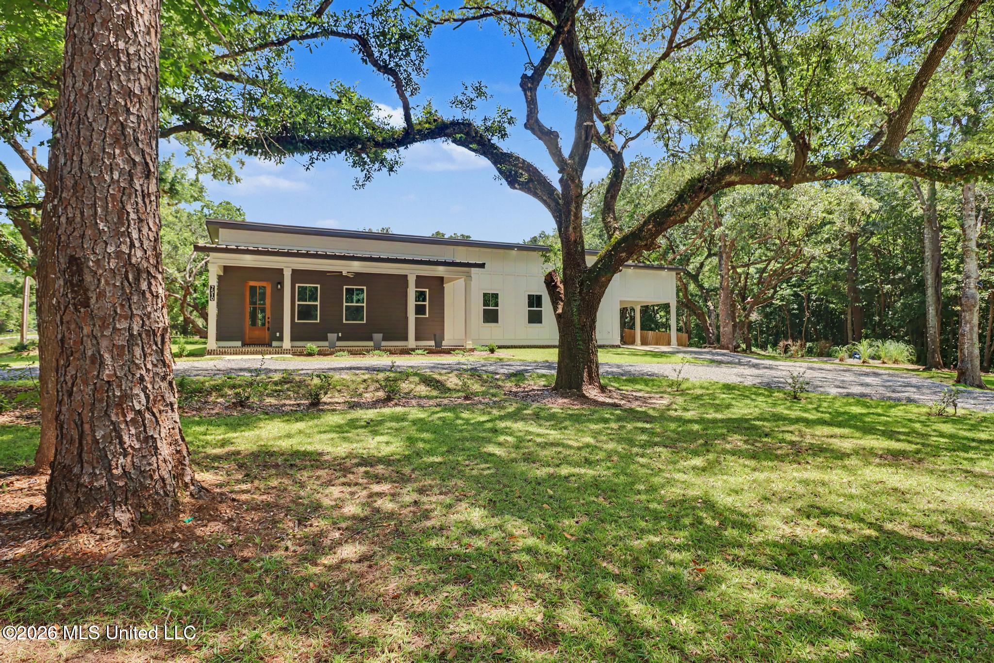 7510 Mahoney Drive Property Photo 2