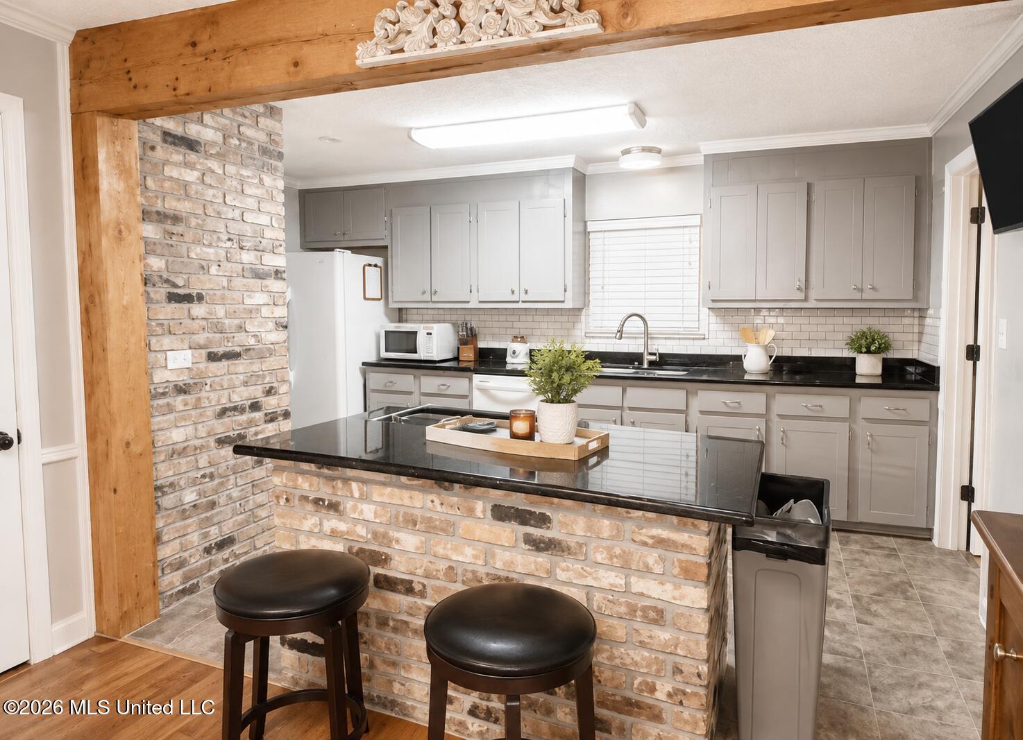203 Edgewood Drive Property Photo 4