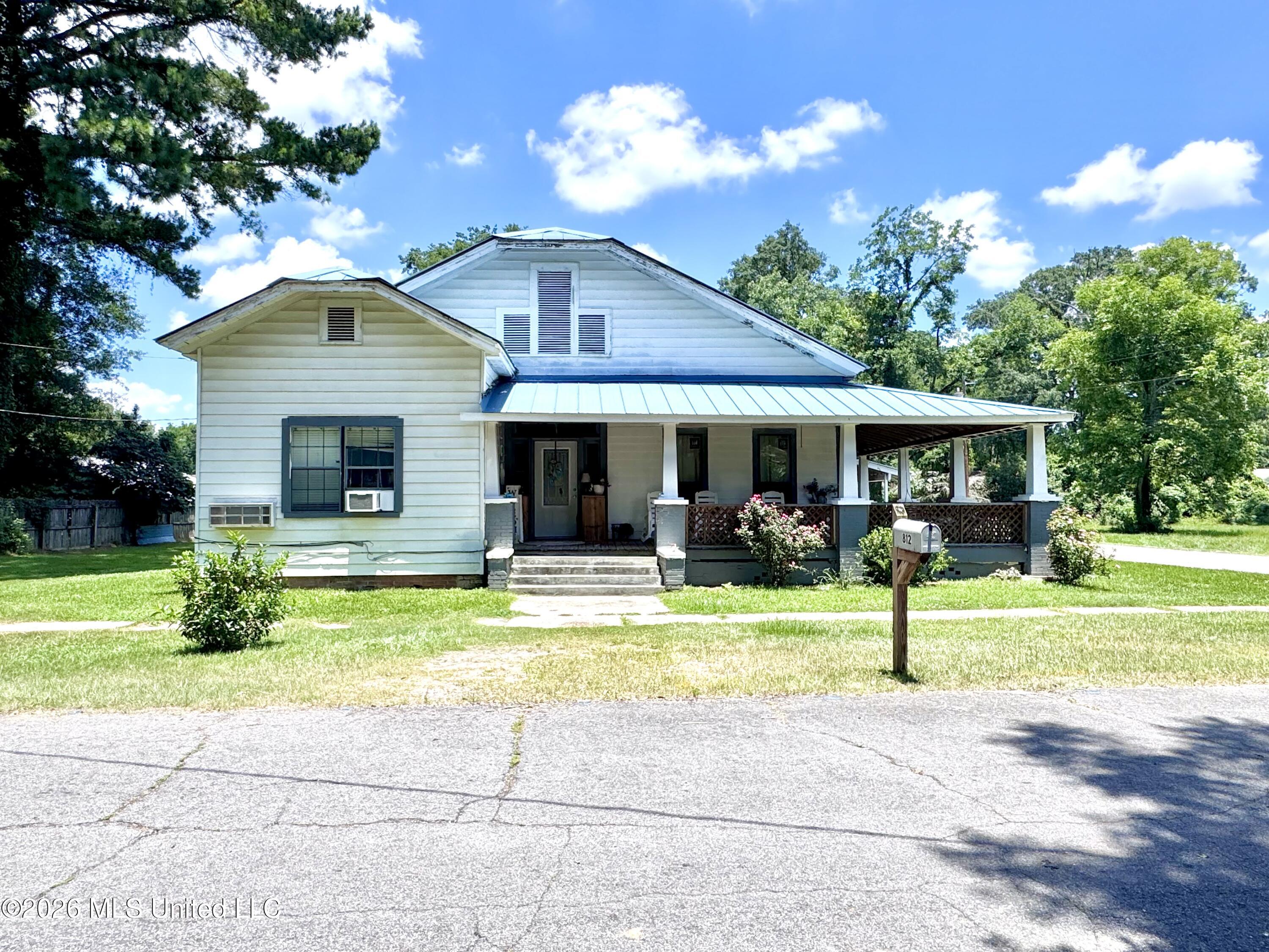 812 Watts Street Property Photo 1