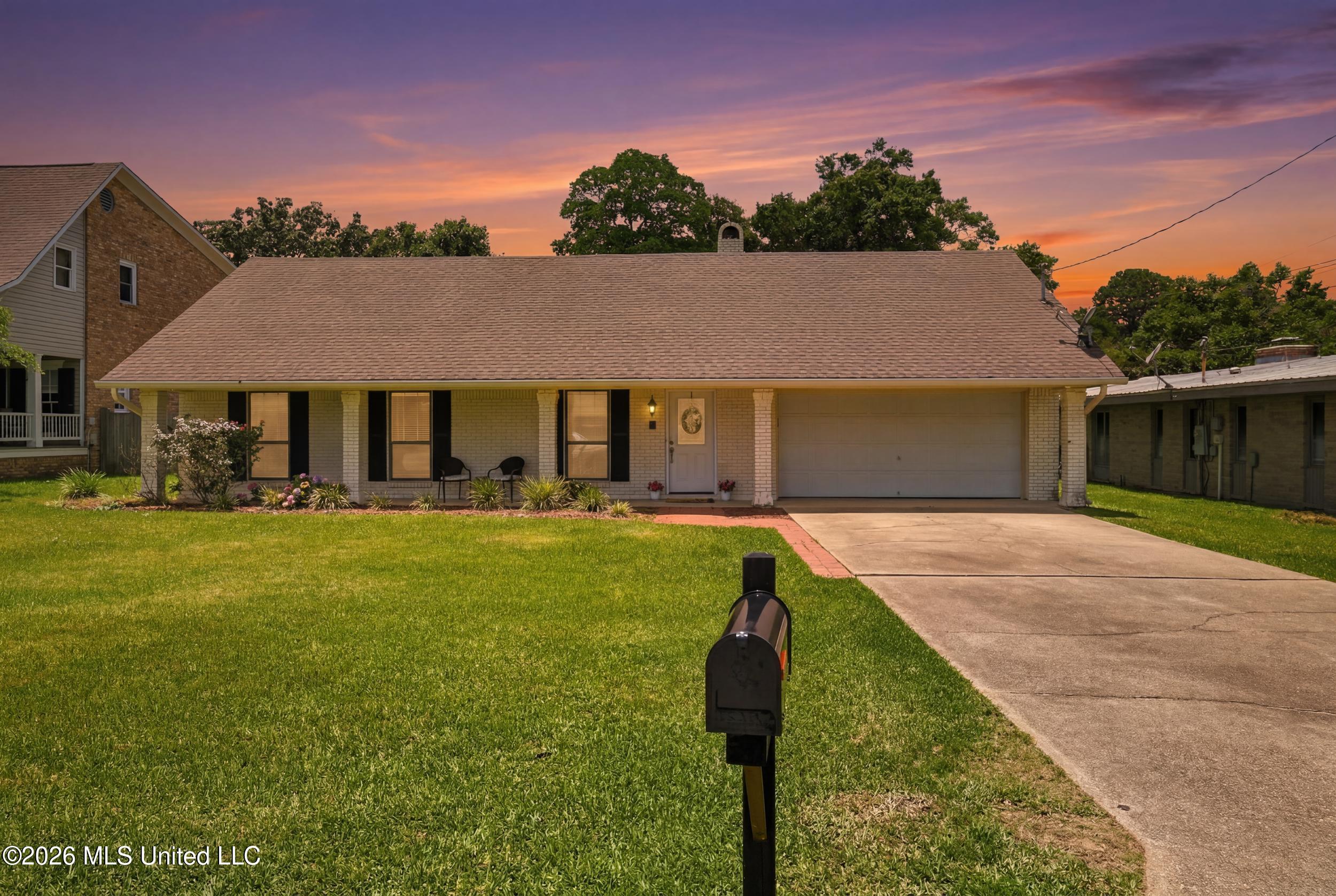 319 Eastview Drive Property Photo 1