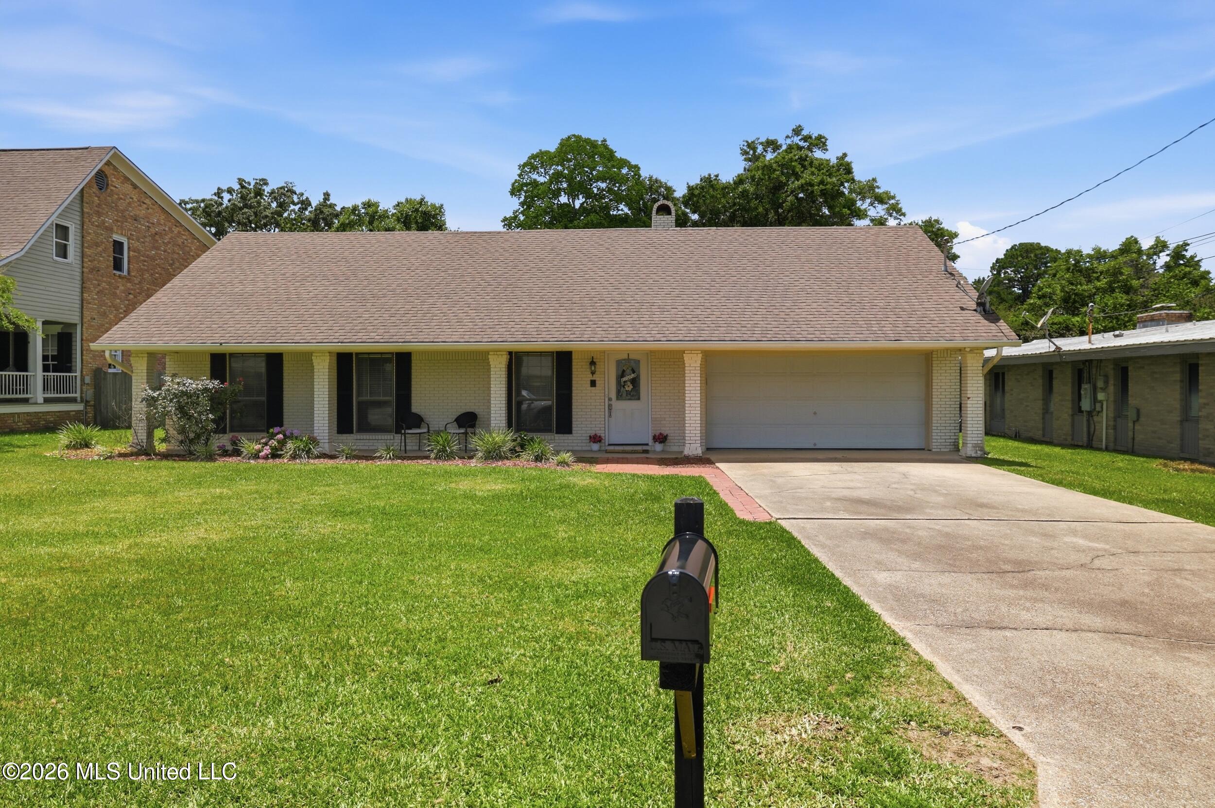 319 Eastview Drive Property Photo 2