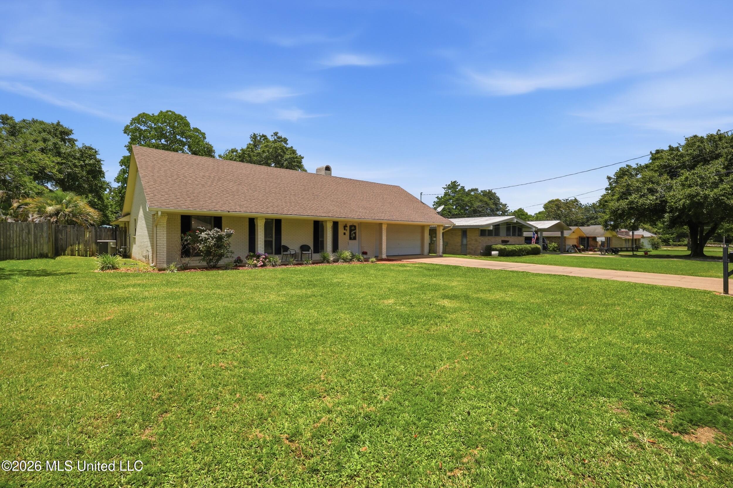 319 Eastview Drive Property Photo 3